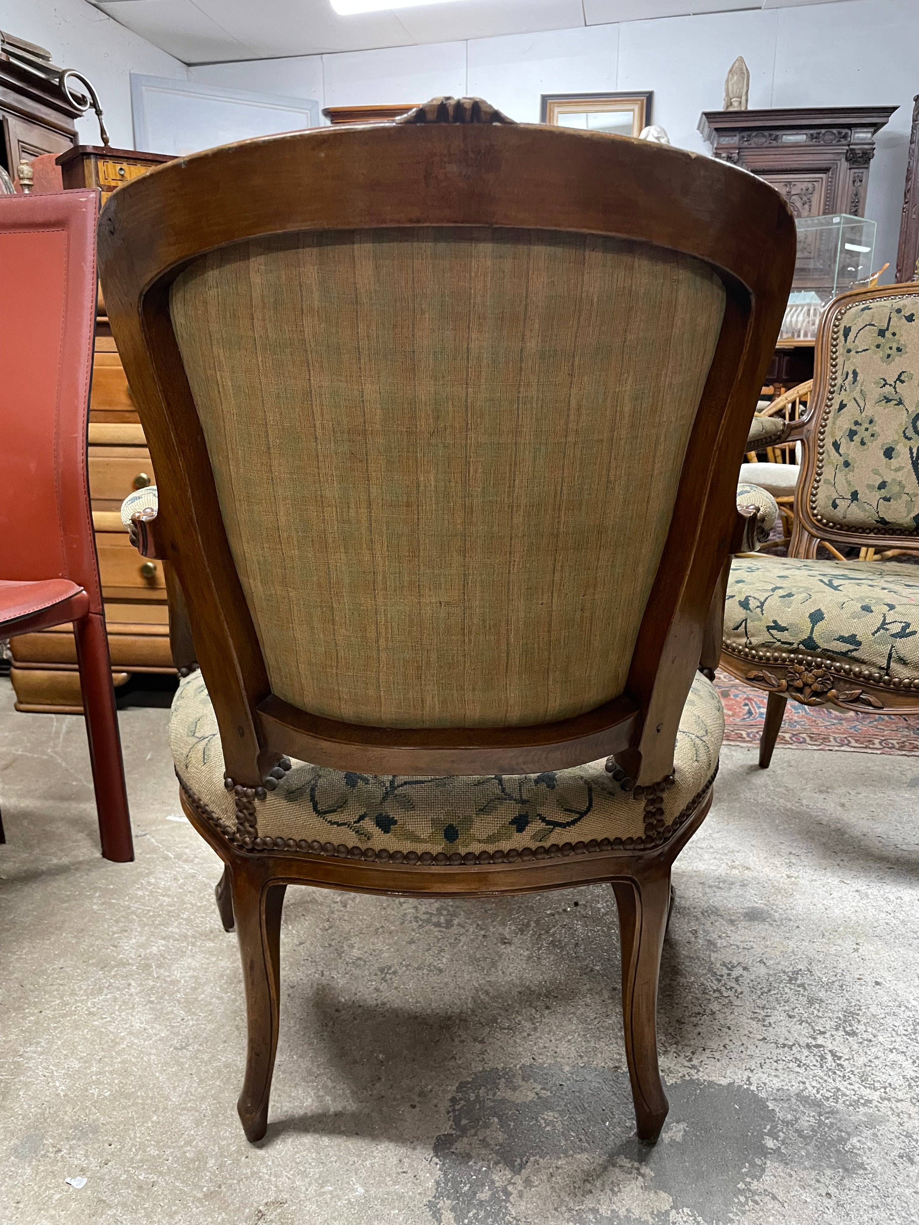 Paire de fauteuils en hêtre de style Louis XV époque 19ème