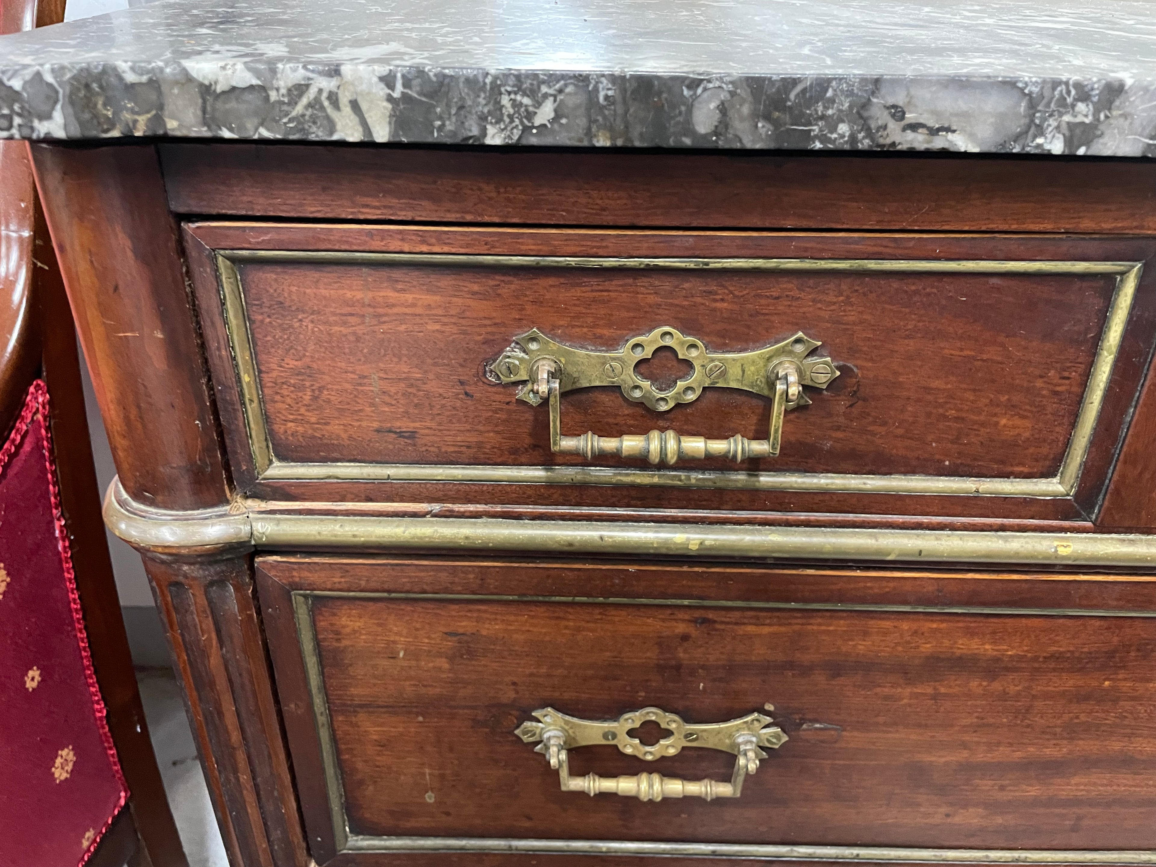 Commode d’époque Louis XVI en acajou