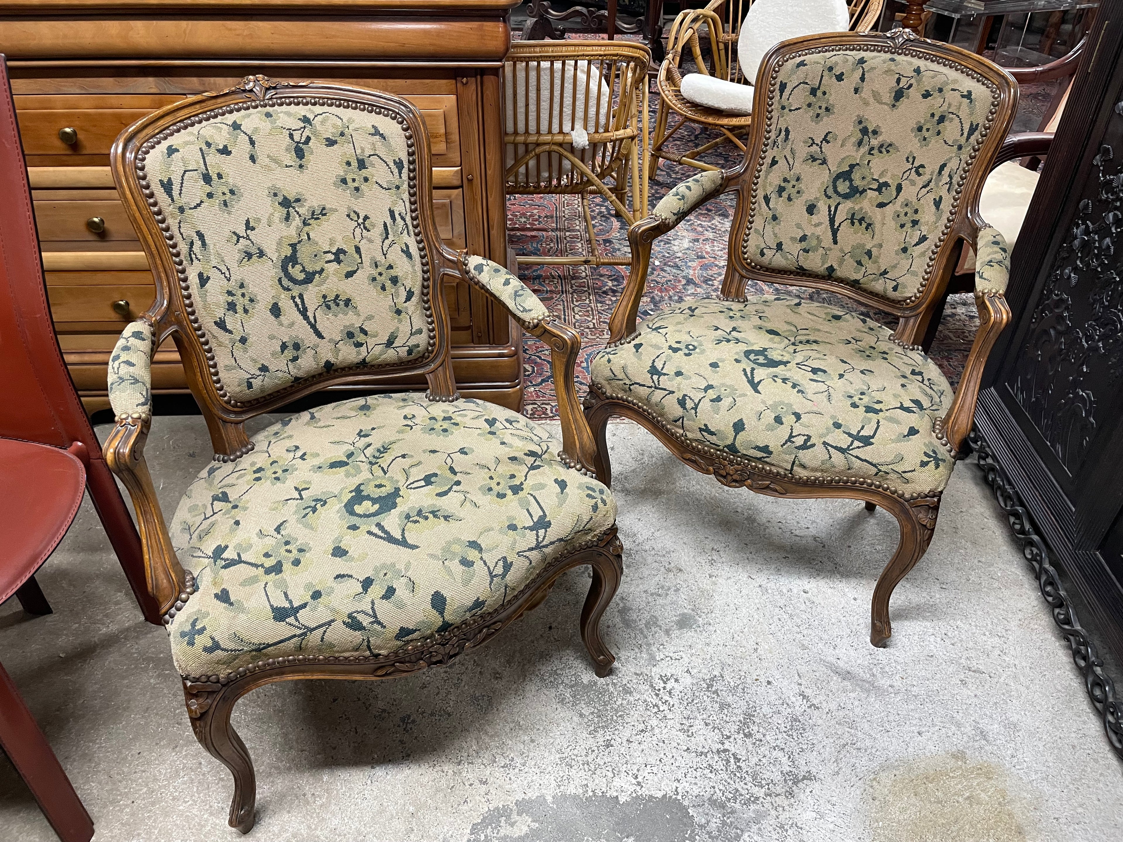 Paire de fauteuils en hêtre de style Louis XV époque 19ème