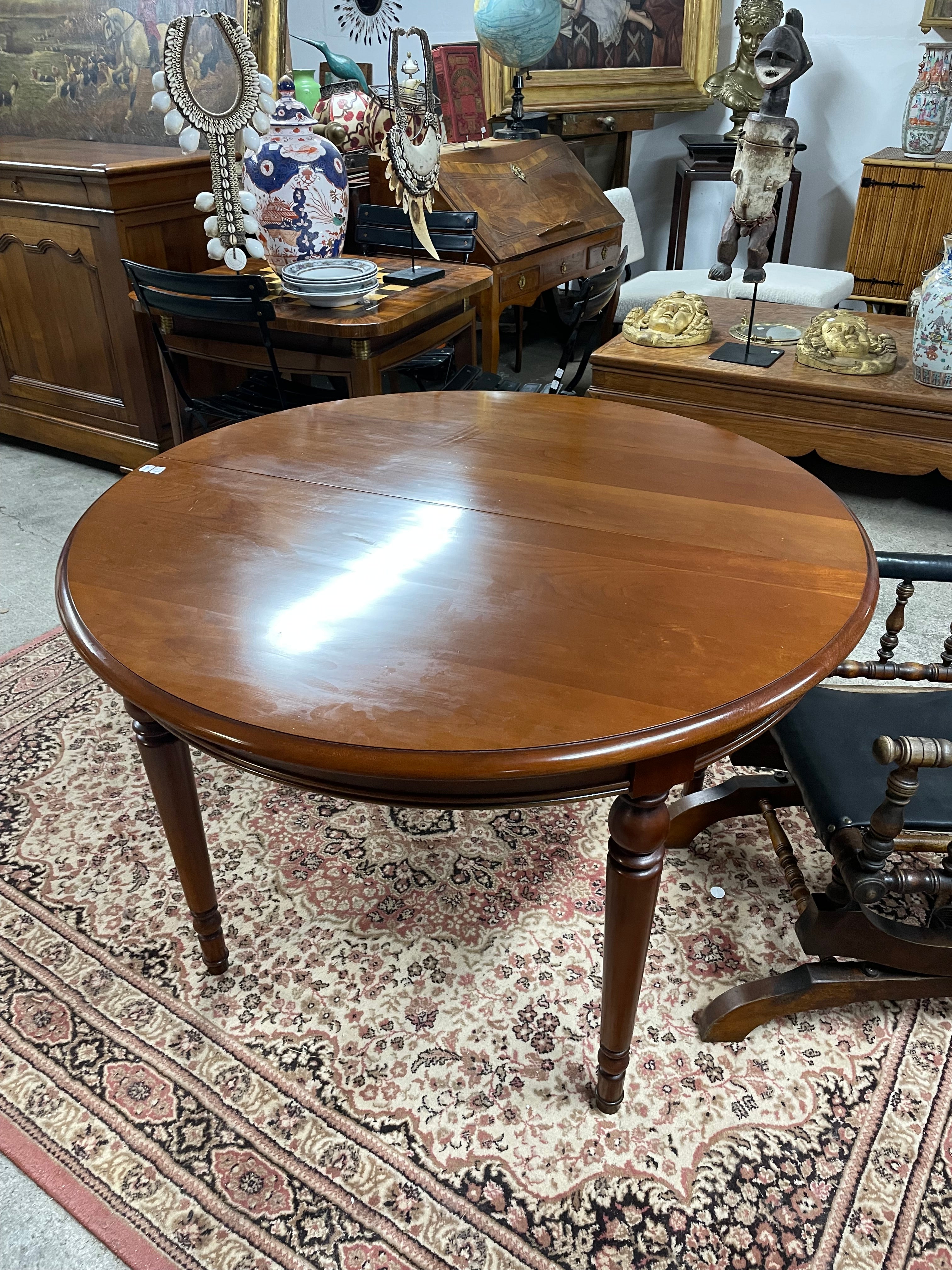 Table ronde Louis Philippe en Merisier