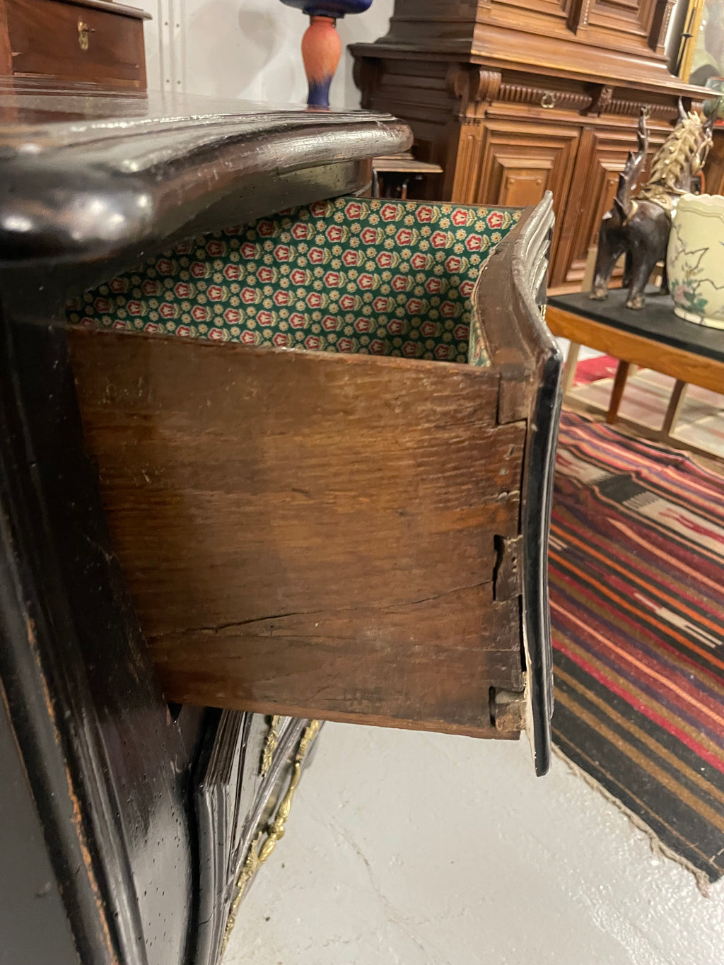 Commode Tombeau Rustique Louis XV Laquée Noire D’époque XVIIIème