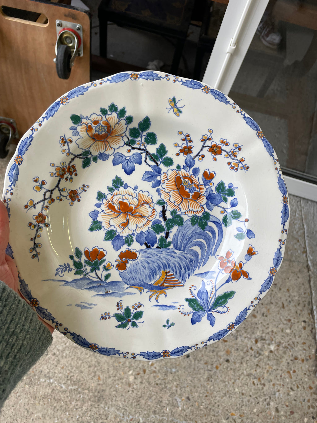 GIEN - SERVICE DE TABLE EN FAÏENCE DE GIEN MODÈLE COQS PIVOINE 71 PIÈCES