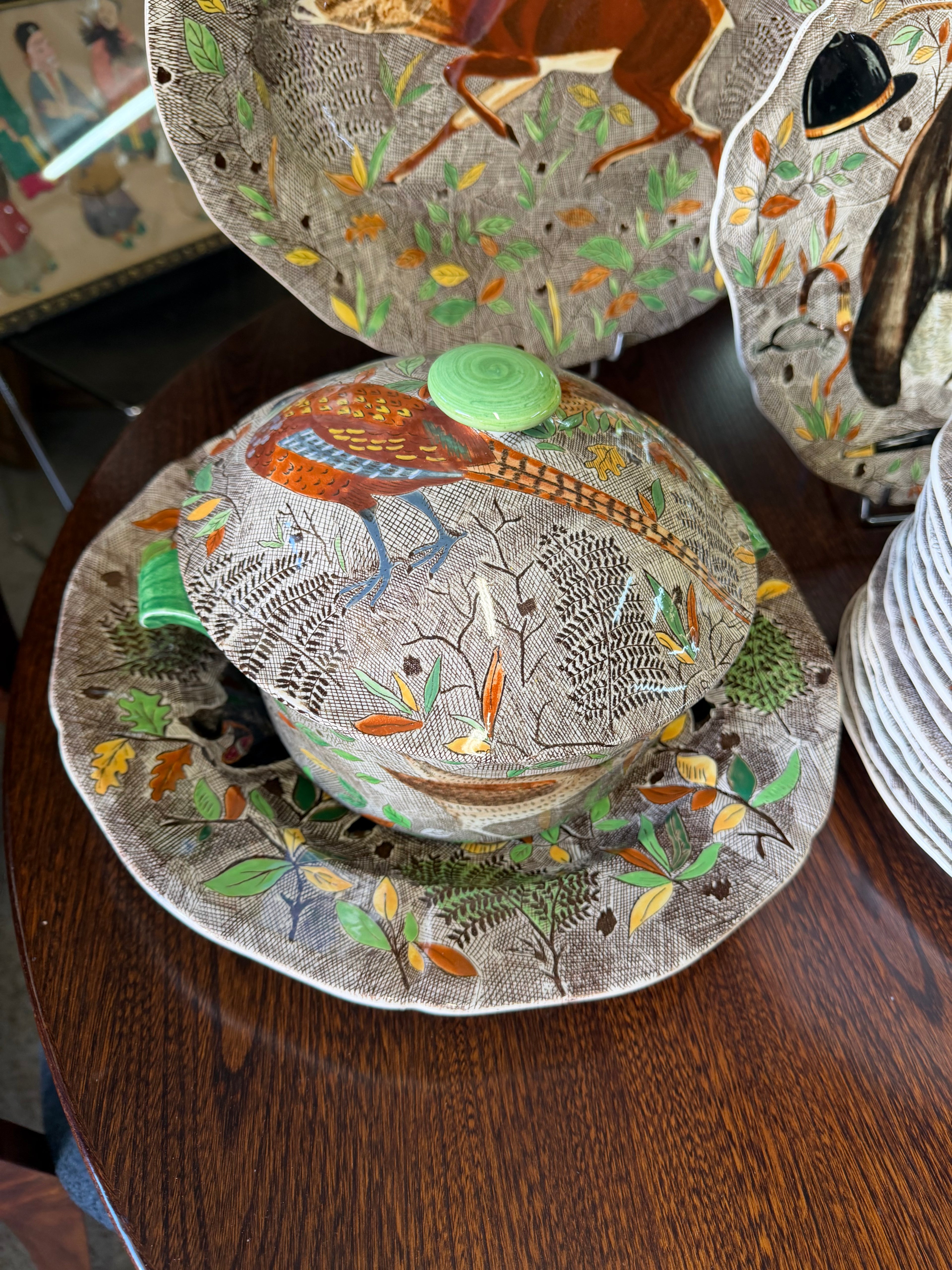 GIEN - MODÈLE RAMBOUILLET - SERVICE DE TABLE EN FAÏENCE DE GIEN DÉCOR DE CHASSE 53 PIÈCES