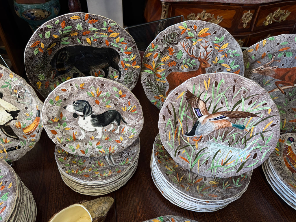 GIEN - MODÈLE RAMBOUILLET - SERVICE DE TABLE EN FAÏENCE DE GIEN DÉCOR DE CHASSE 53 PIÈCES