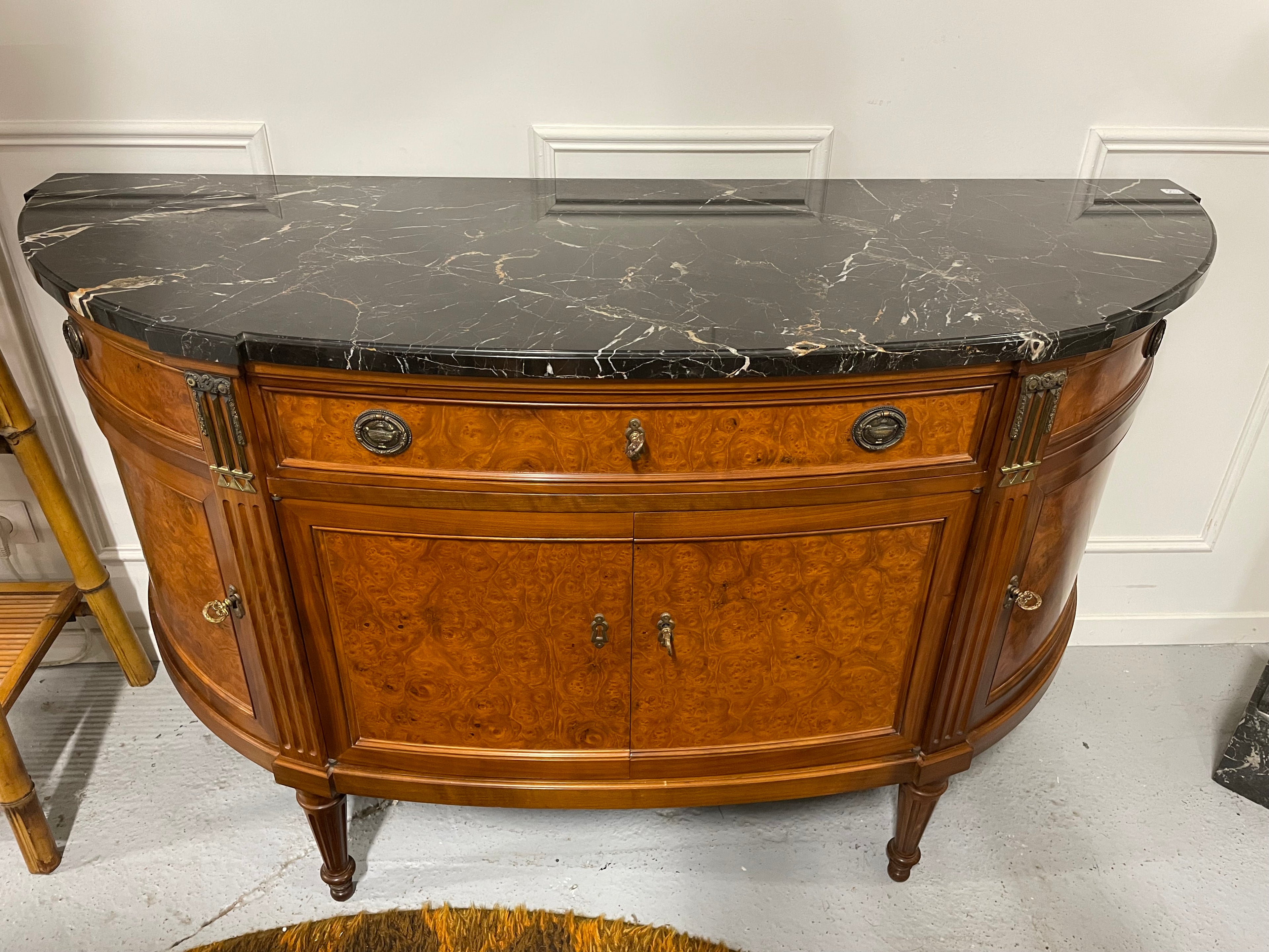 Buffet demi-lune de style Louis XVI