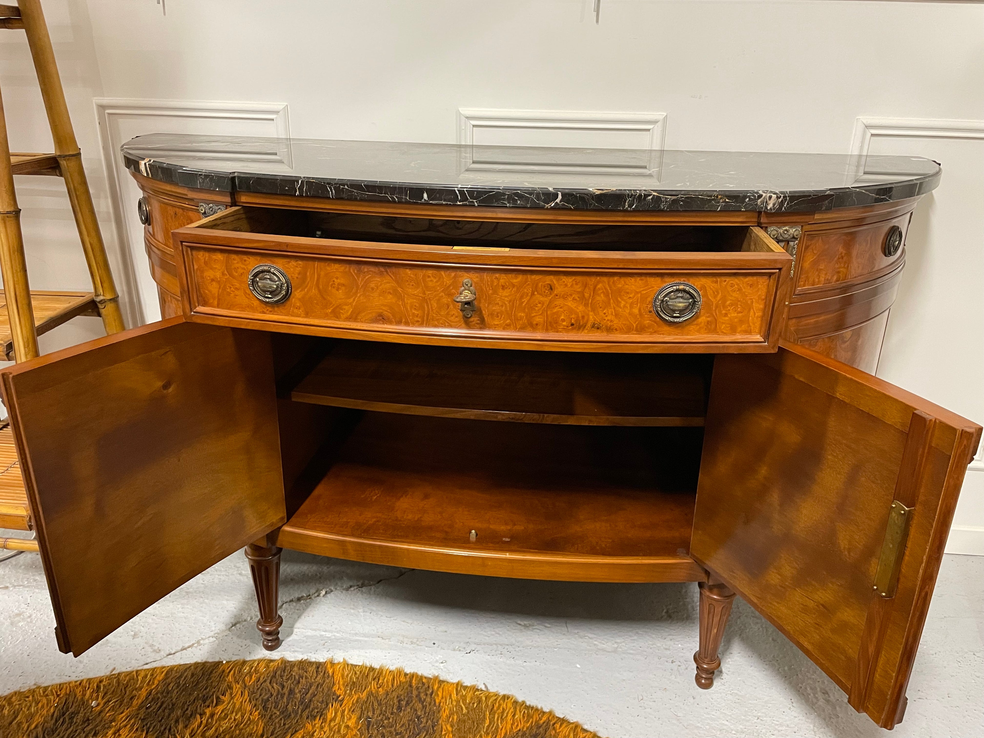 Buffet demi-lune de style Louis XVI