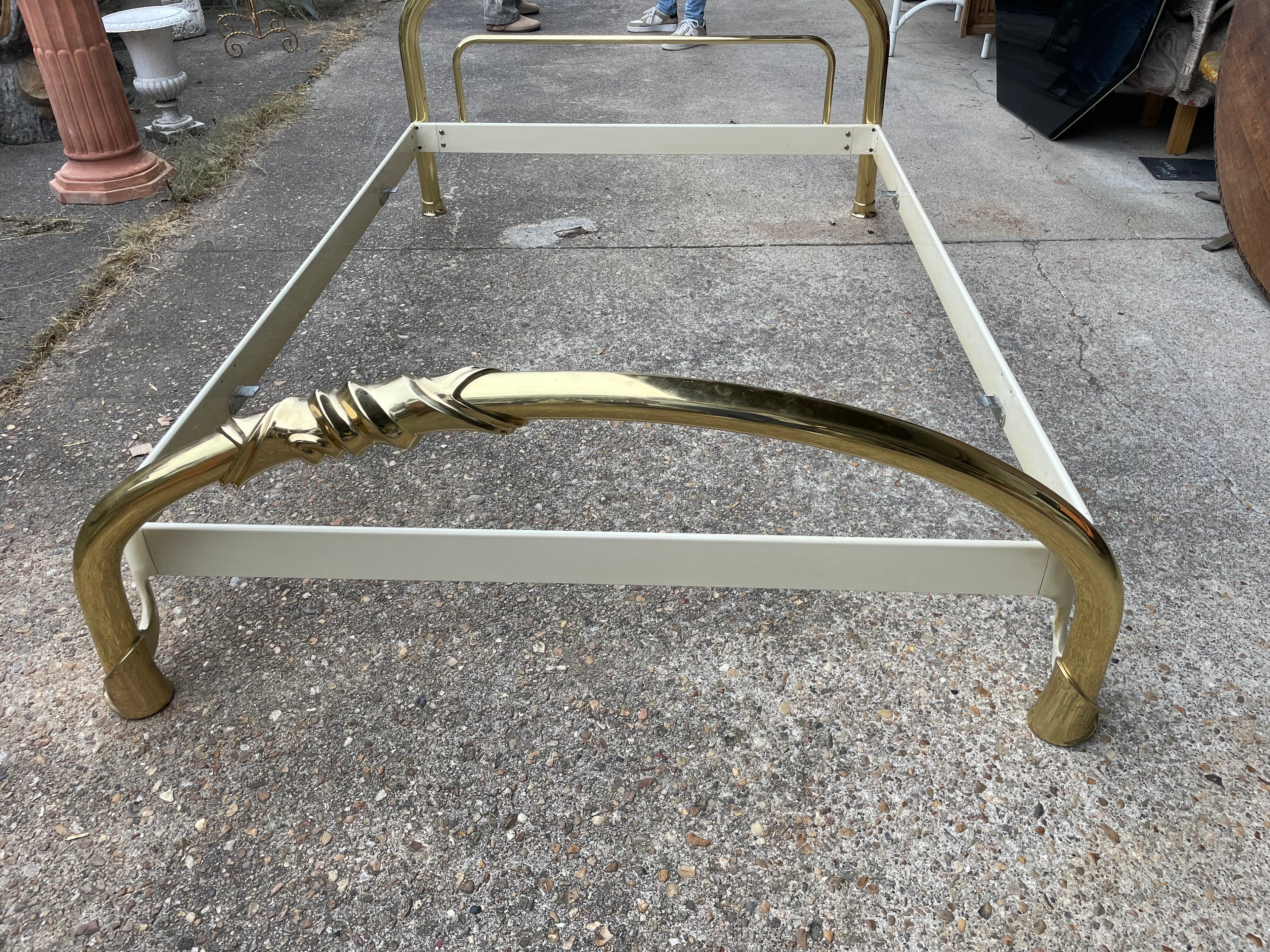 Lit en laiton design années 1970 signé Lipparini
