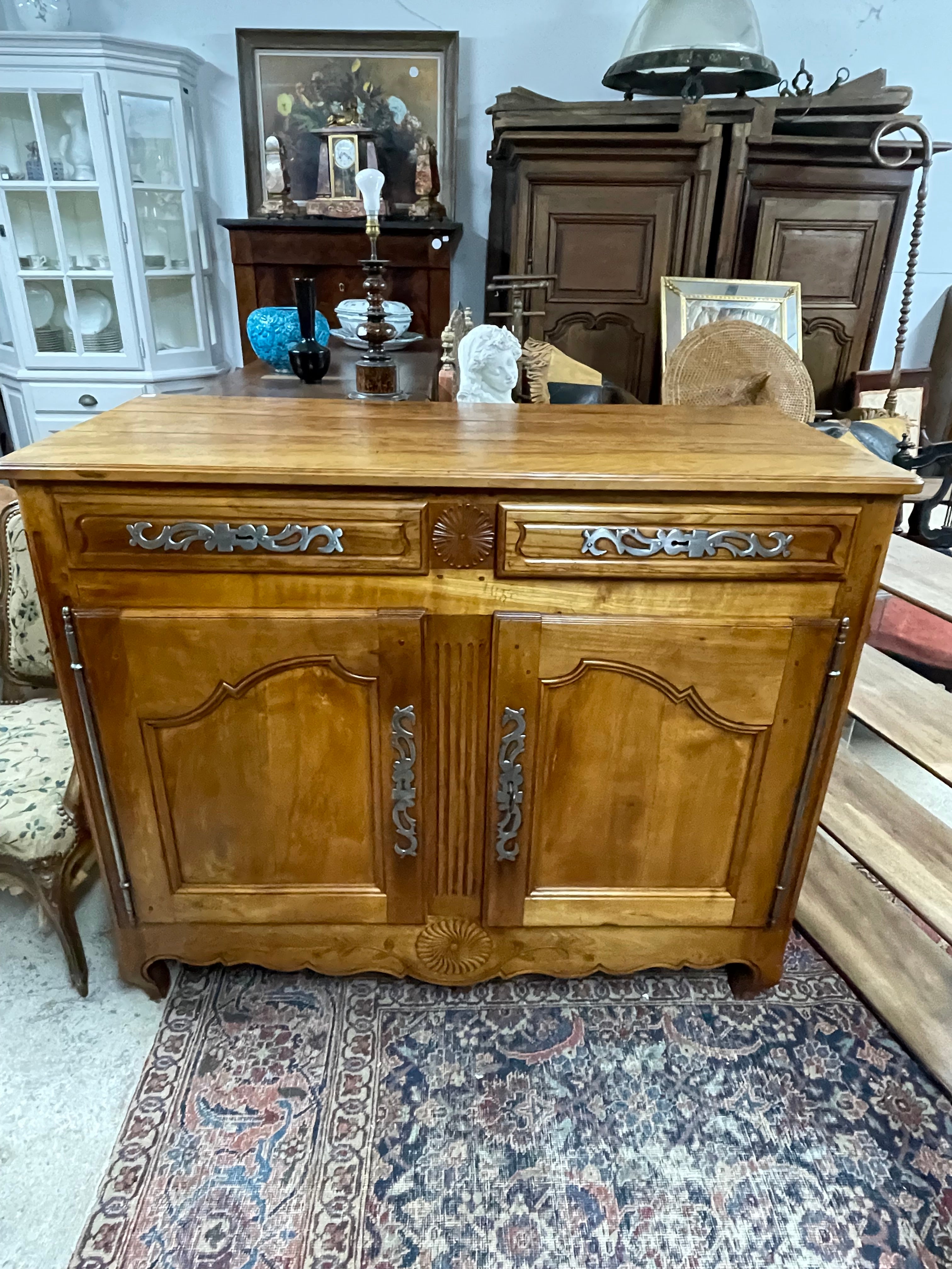 VENDU - Buffet rustique Louis XV en noyer 19ème
