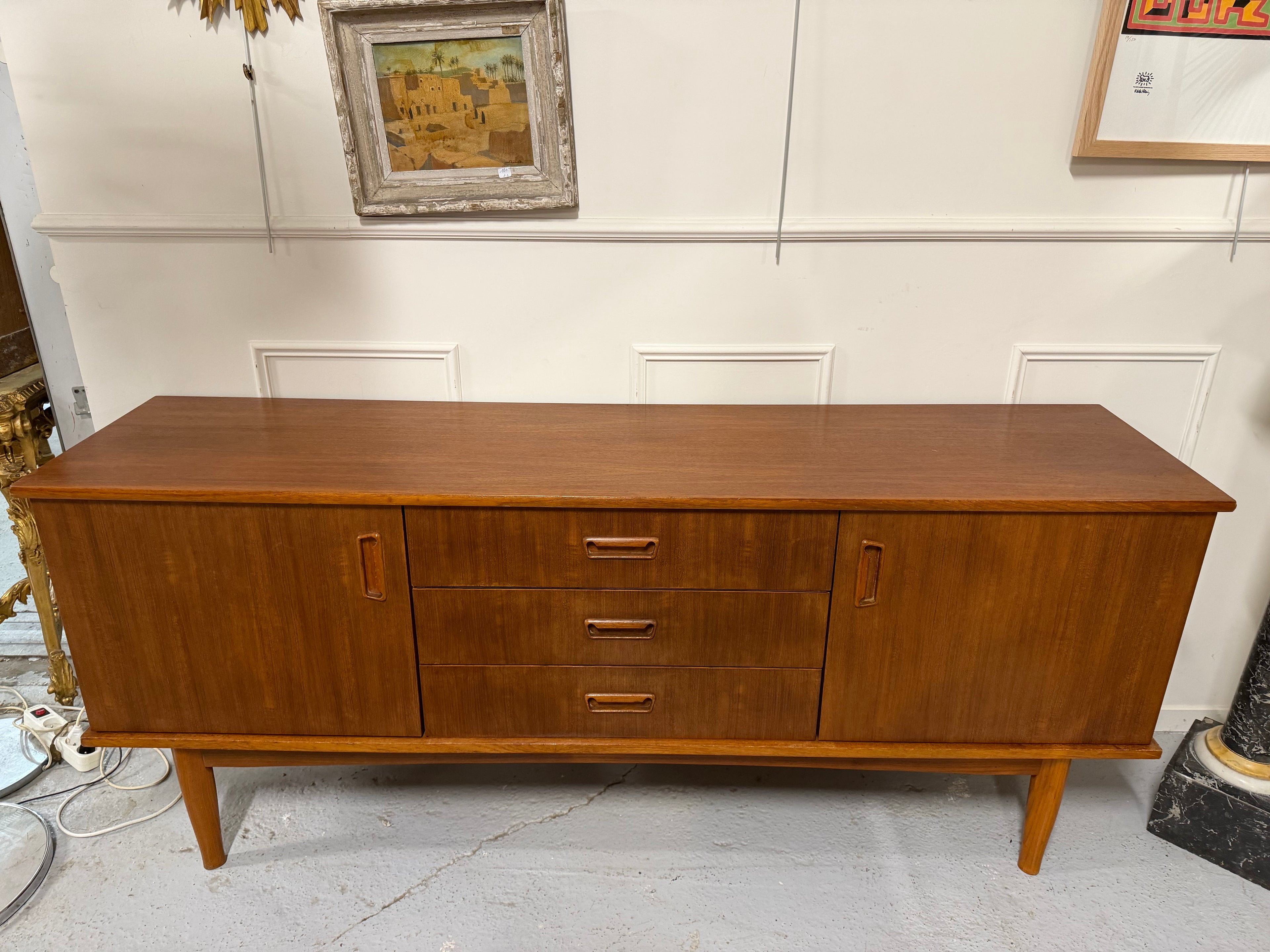 Enfilade en teck scandinave vers 1960