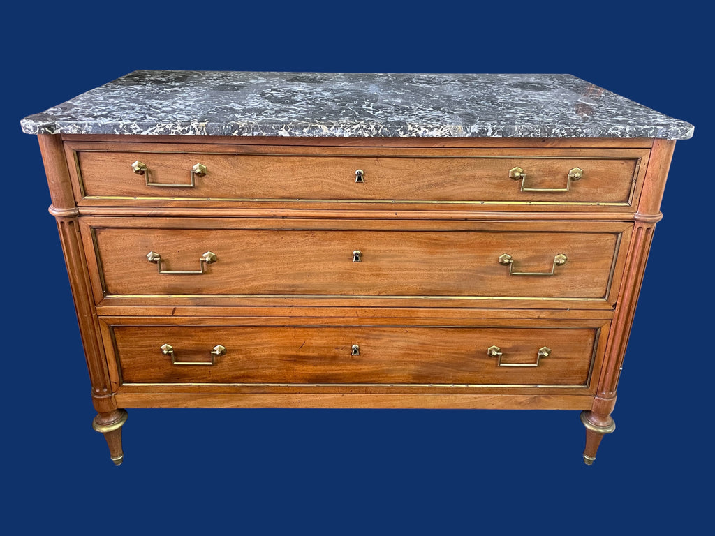 Commode époque Louis XVI en acajou