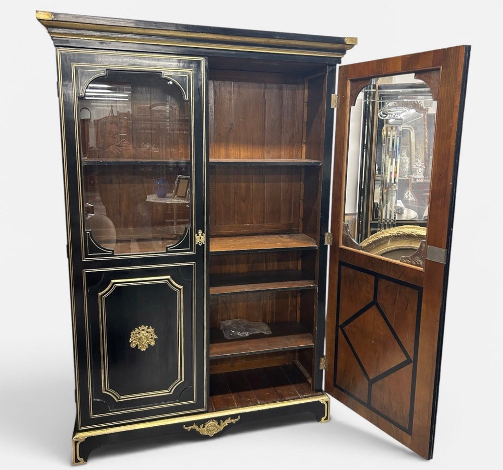 BIBLIOTHÈQUE OU VITRINE EN BOIS LAQUÉ NOIR DE STYLE LOUIS XIV ÉPOQUE NAPOLÉON III