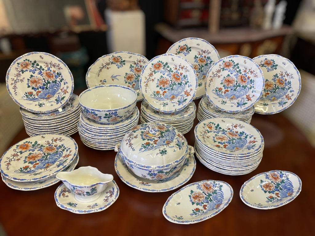 GIEN - SERVICE DE TABLE EN FAÏENCE DE GIEN MODÈLE COQS PIVOINE 71 PIÈCES