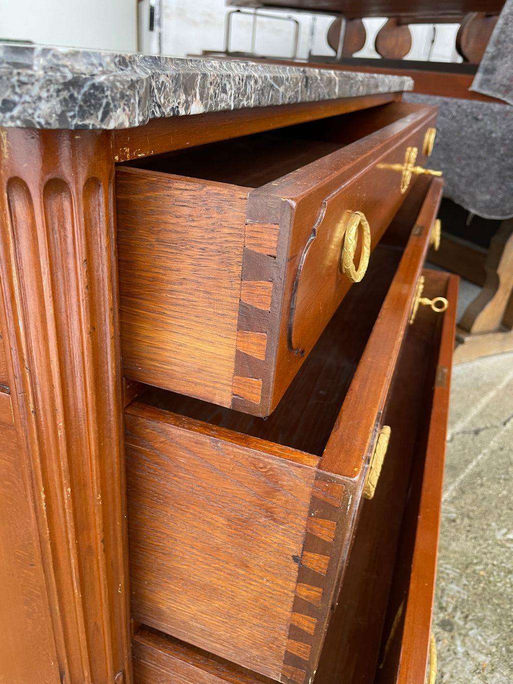 Commode style Louis XVI estampille Hazard