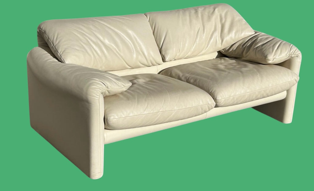 VENDU - Canapé Maralunga par Vico Magistretti pour Cassina Cuir Blanc cassé