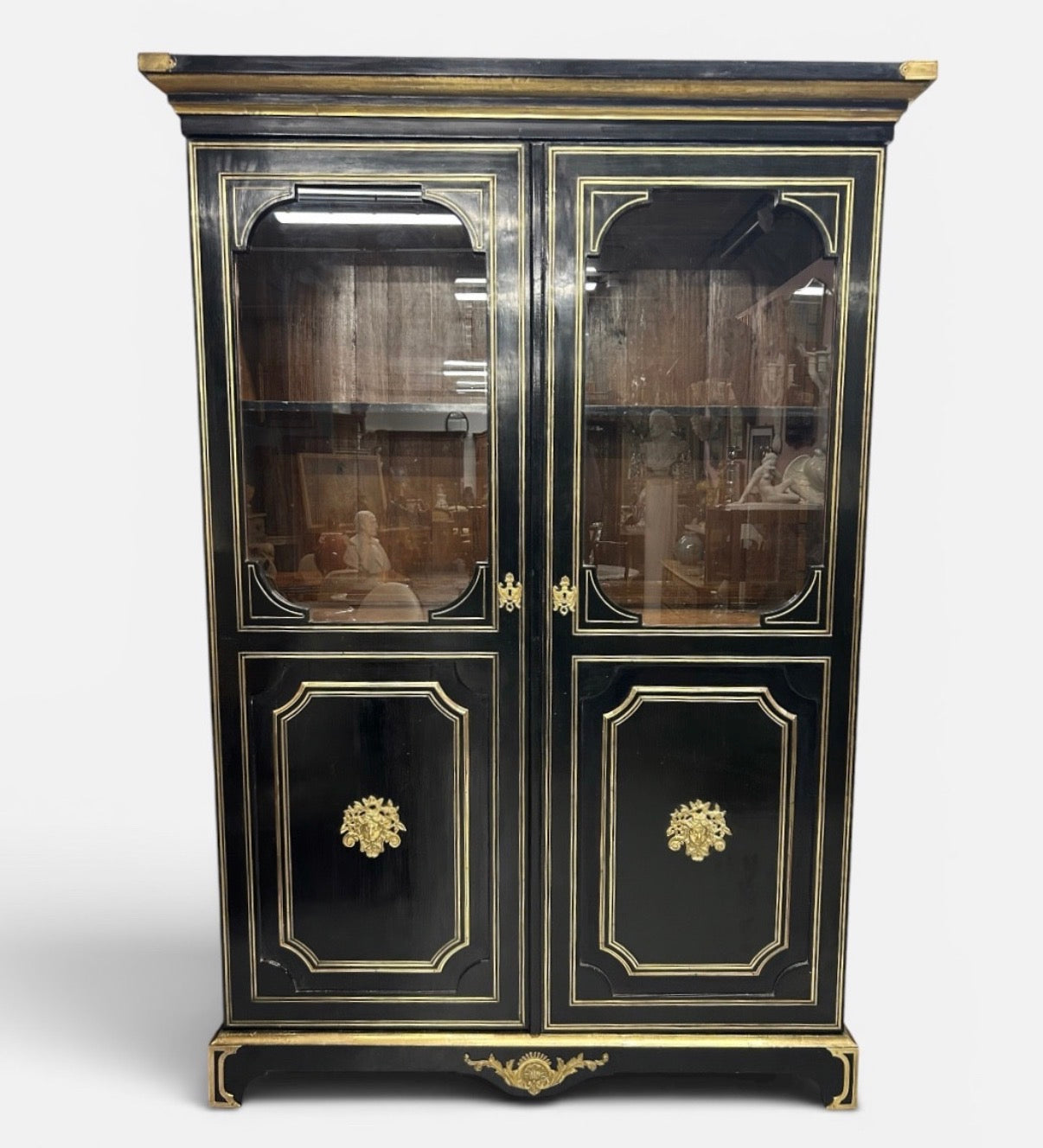 BIBLIOTHÈQUE OU VITRINE EN BOIS LAQUÉ NOIR DE STYLE LOUIS XIV ÉPOQUE NAPOLÉON III