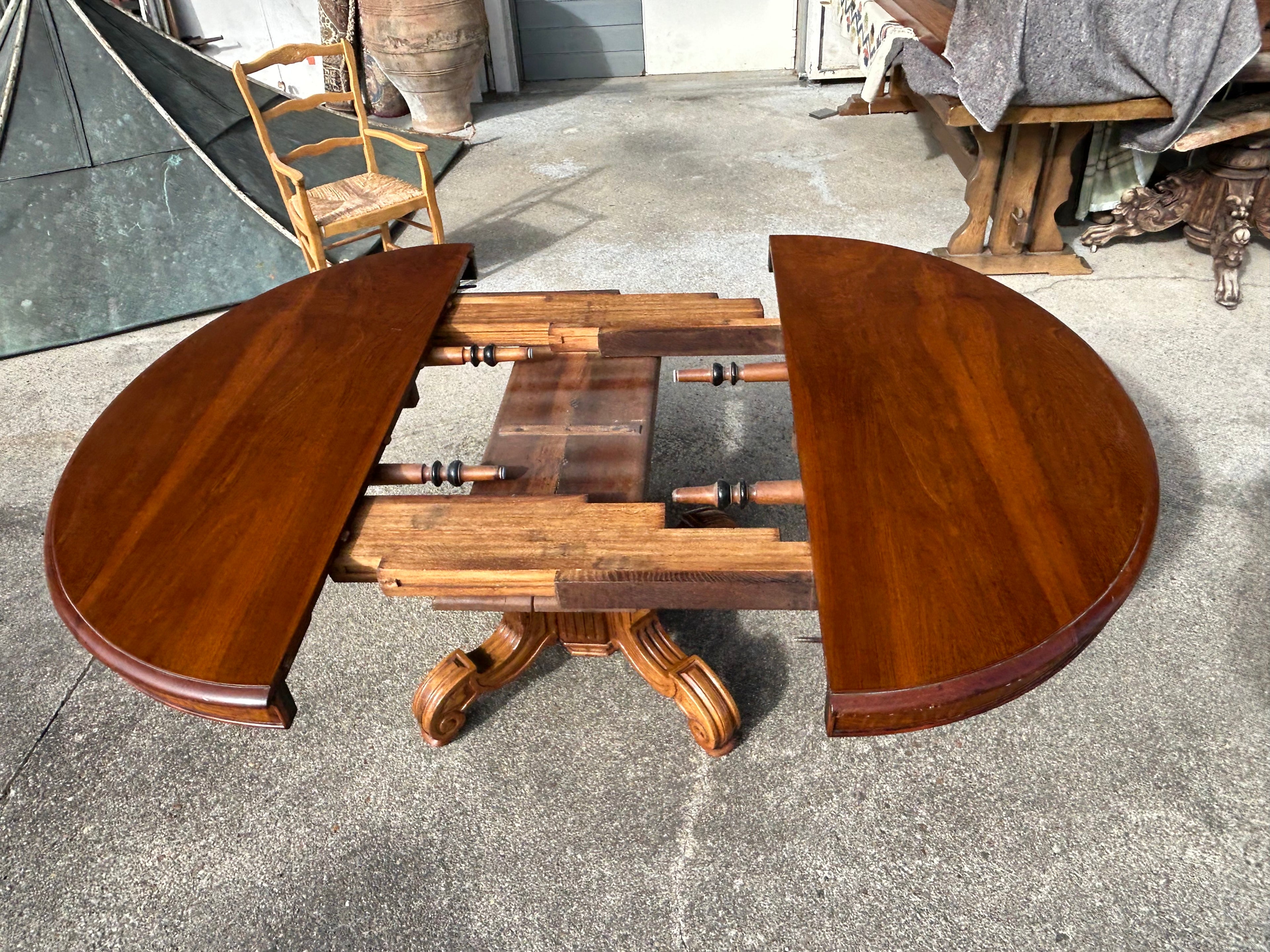 Grande table de salle à manger pied central