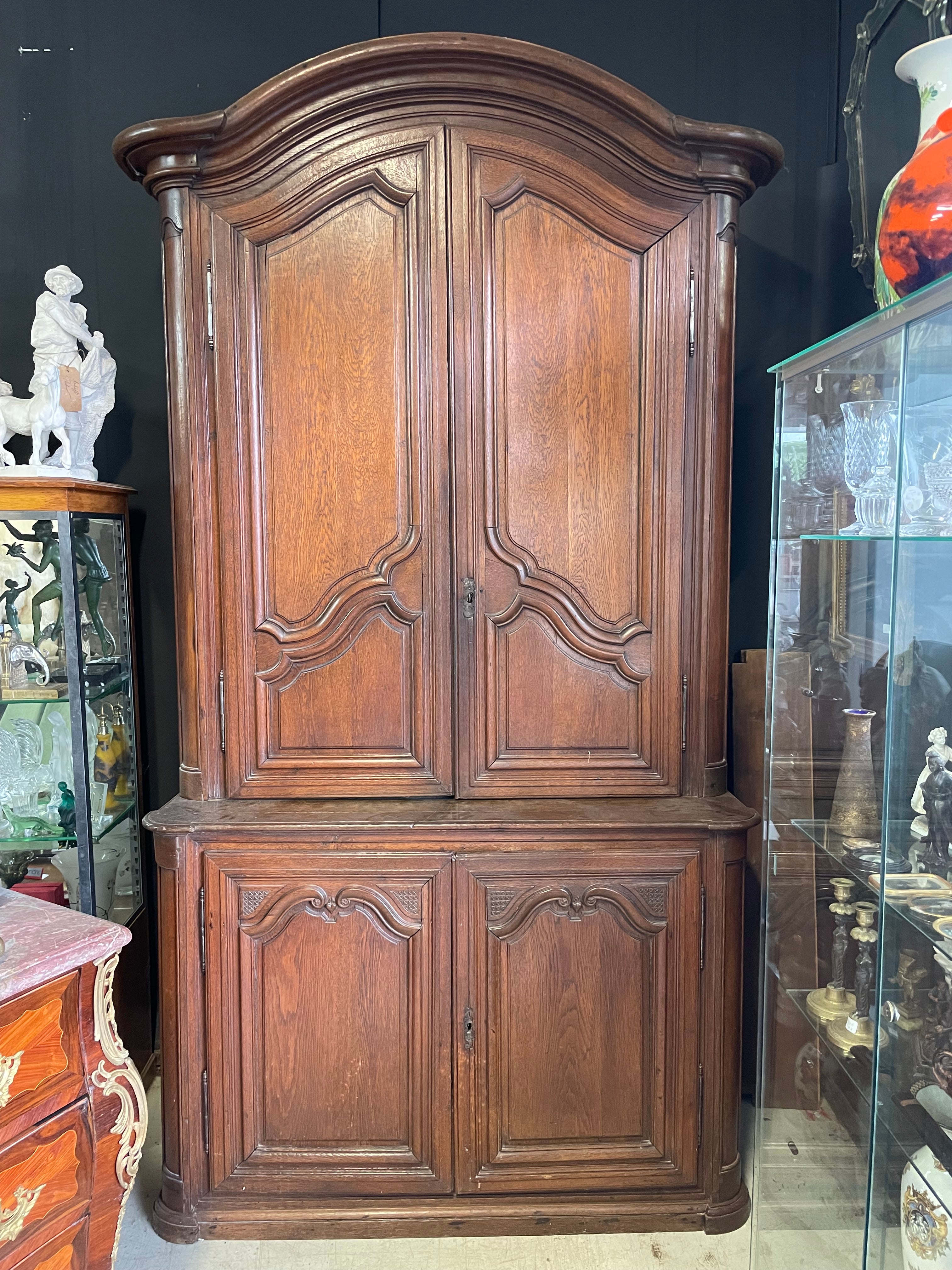 Buffet deux corps de présentation époque régence en chêne