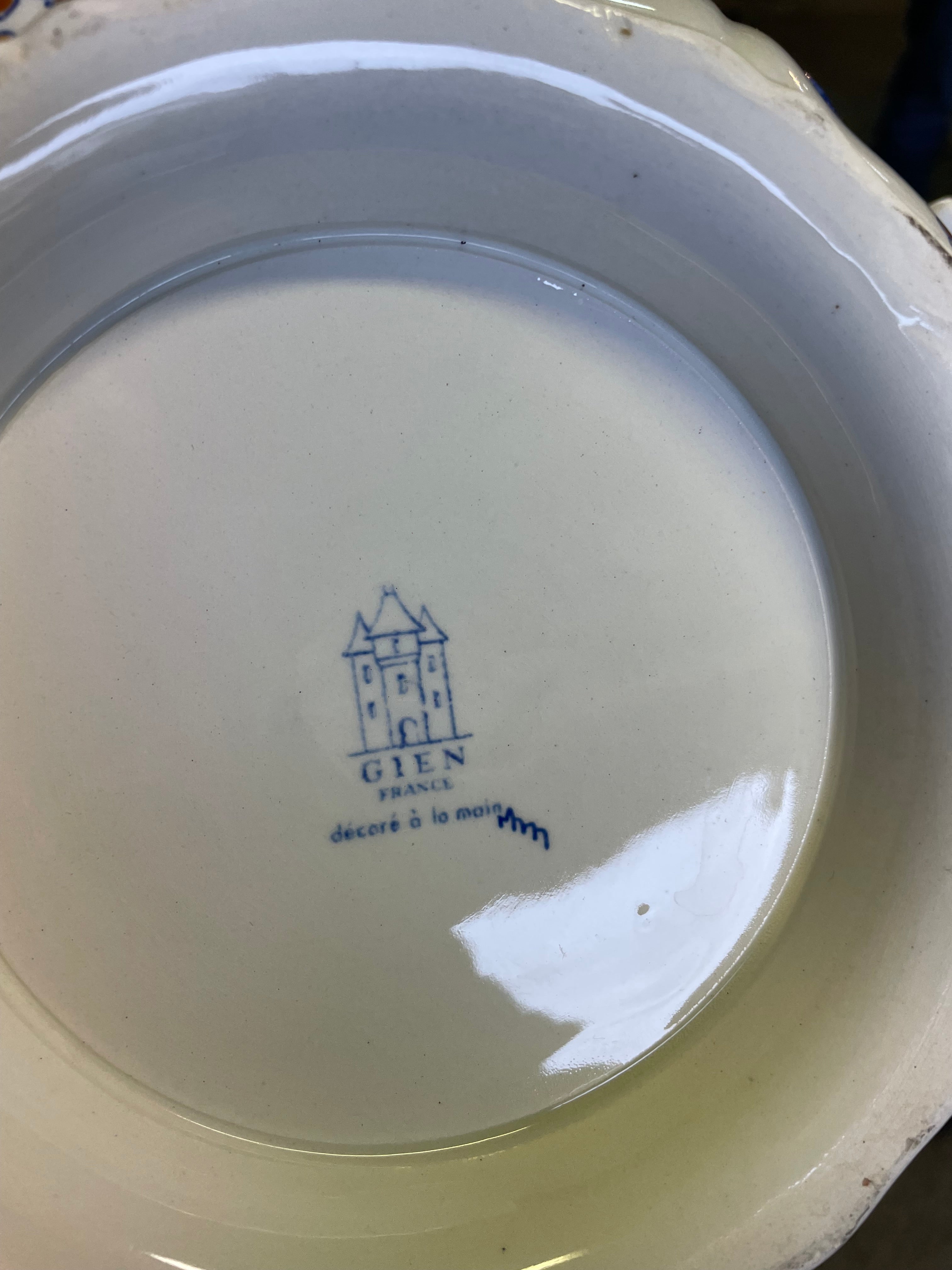 GIEN - SERVICE DE TABLE EN FAÏENCE DE GIEN MODÈLE COQS PIVOINE 71 PIÈCES