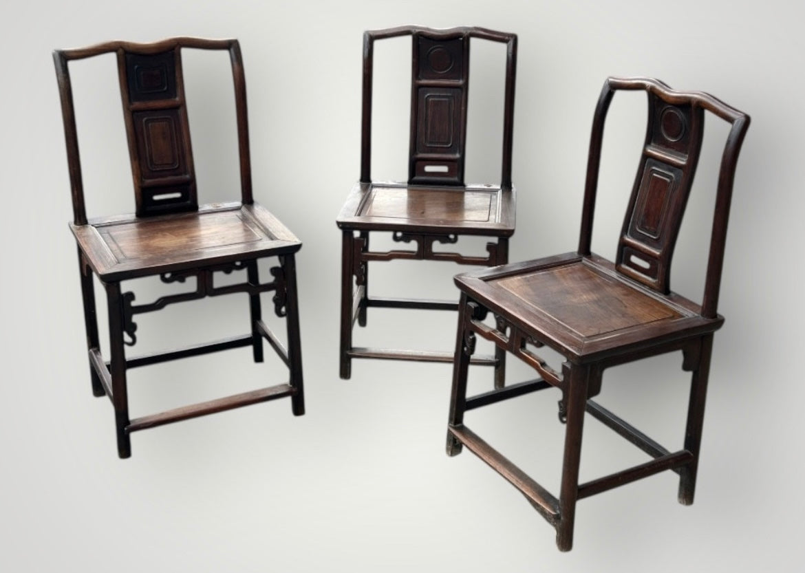 Suite de trois chaises Chinoise - Chine époque fin XIXème bois exotique