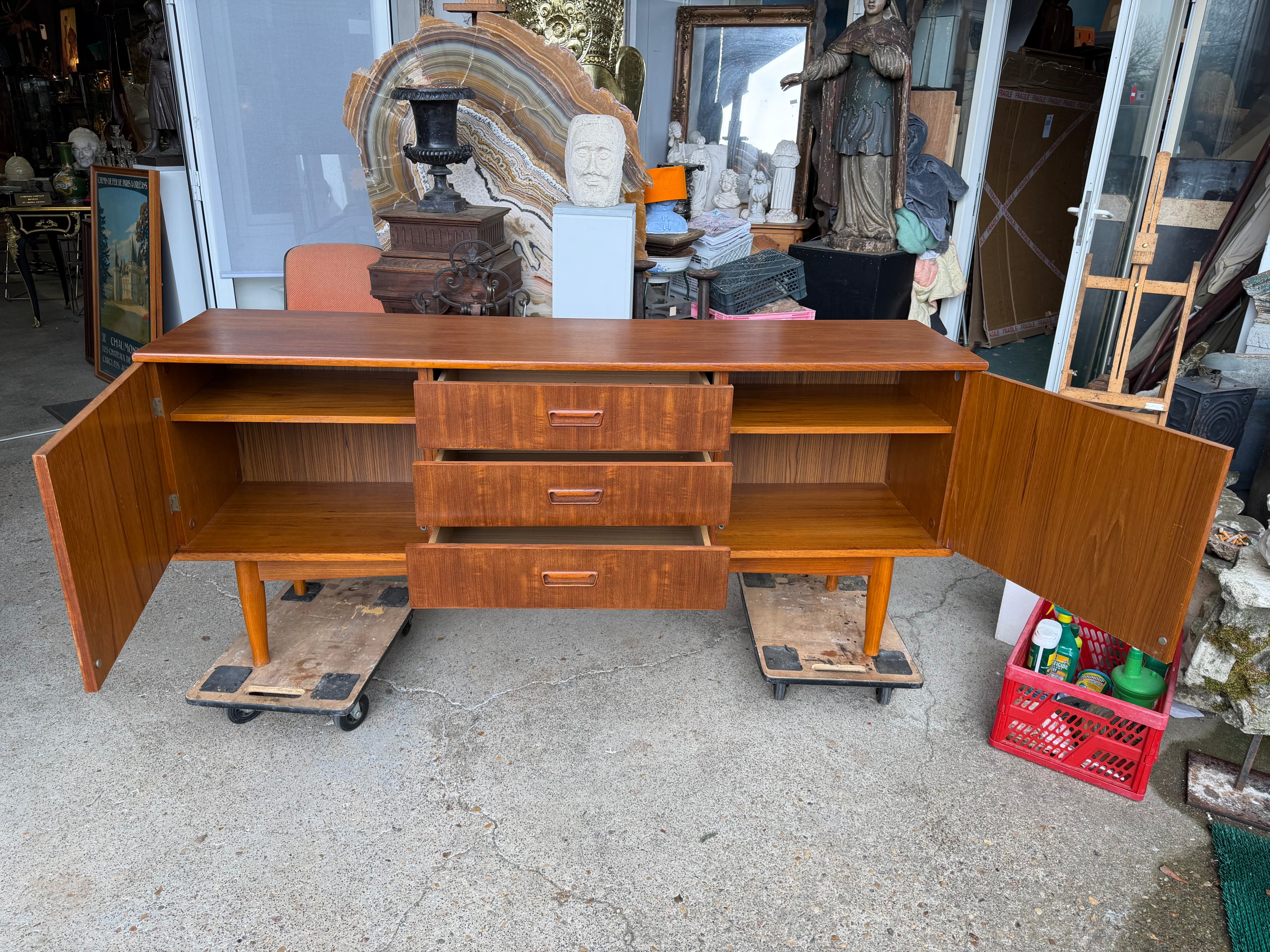 Enfilade en teck scandinave vers 1960