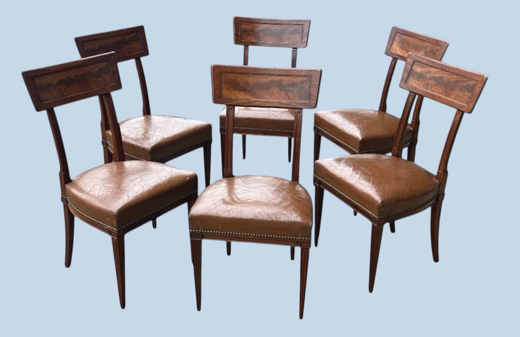 Suite de six chaises à bandeau en acajou de style Directoire