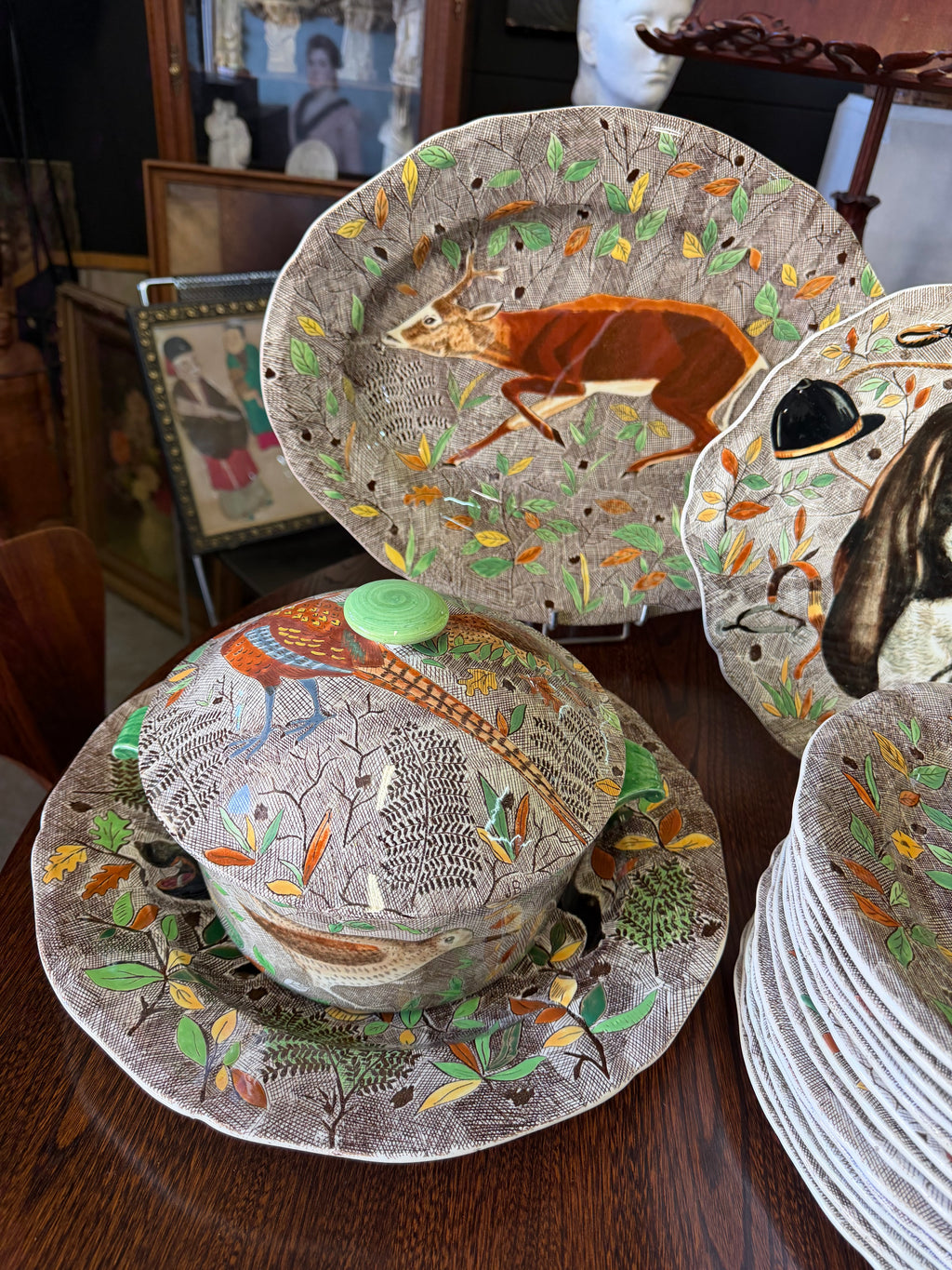 GIEN - MODÈLE RAMBOUILLET - SERVICE DE TABLE EN FAÏENCE DE GIEN DÉCOR DE CHASSE 53 PIÈCES
