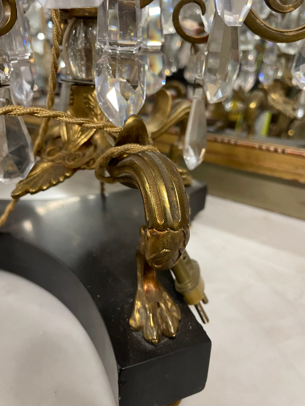 Paire de girandoles en bronze doré et cristal