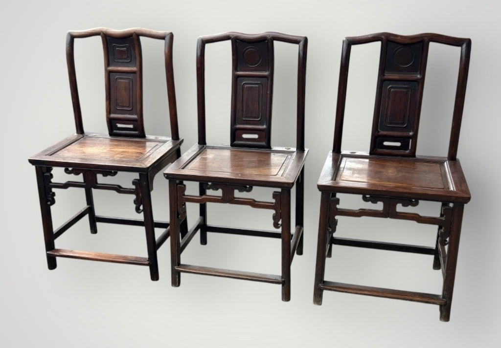 Suite de trois chaises Chinoise - Chine époque fin XIXème bois exotique