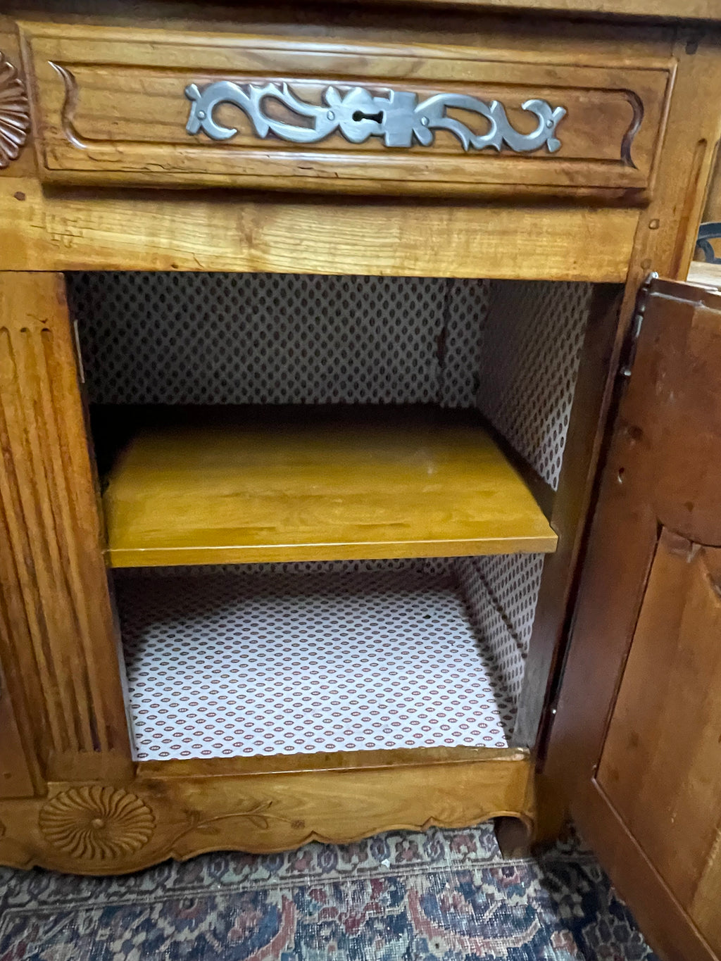 VENDU - Buffet rustique Louis XV en noyer 19ème