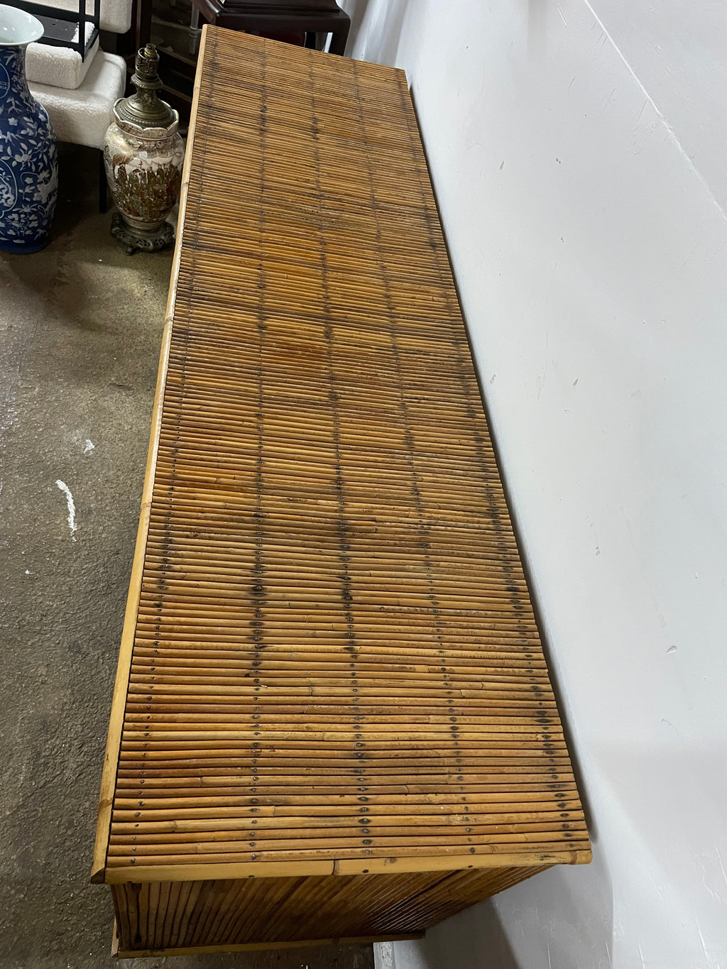 VENDUE - Enfilade en rotin Audoux Minet vers 1960