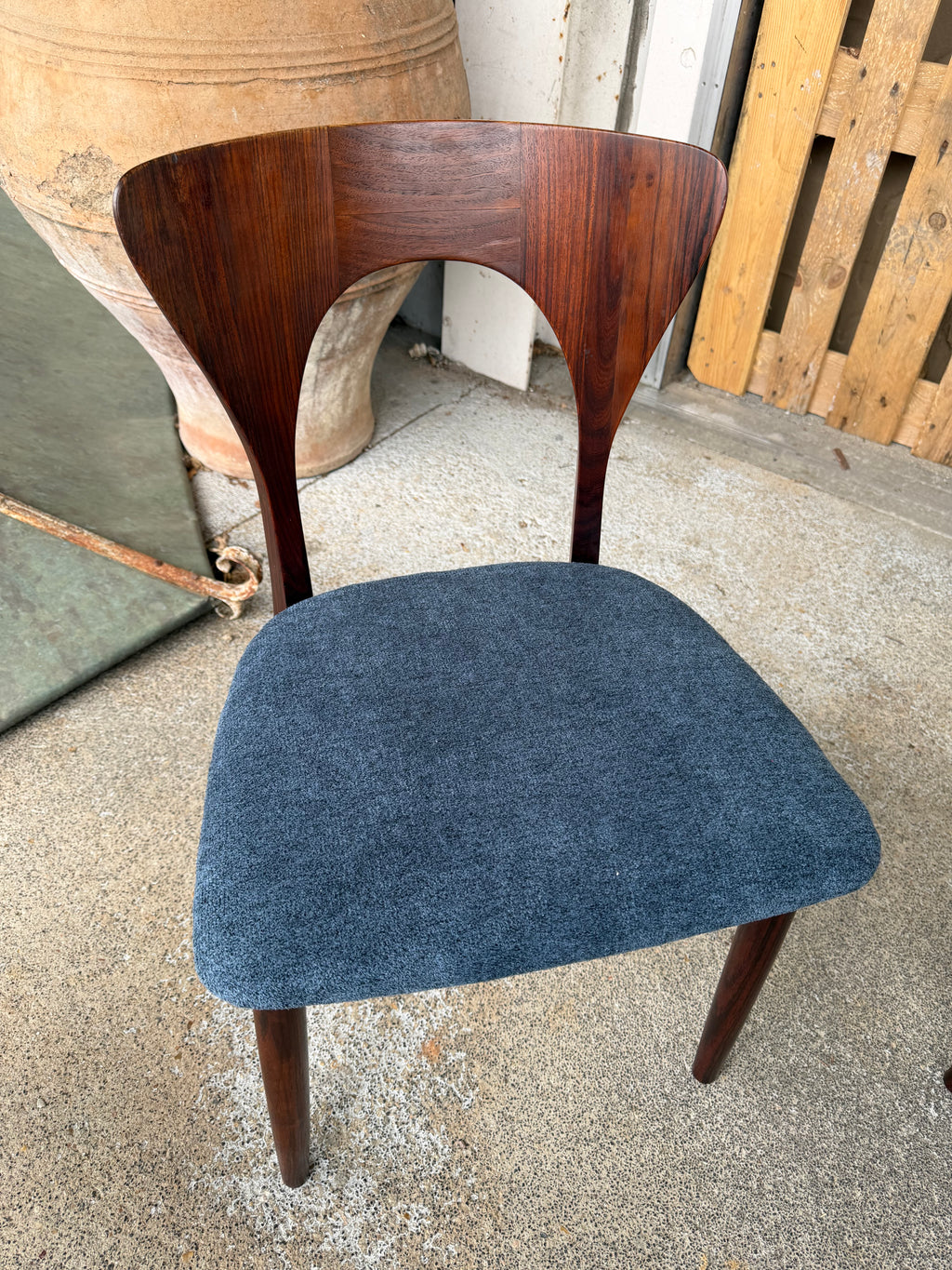 SUITE DE 4 CHAISES EN PALISSANDRE DE RIO PAR NIELS KOEFOEDS CIRCA 1960 DANEMARK