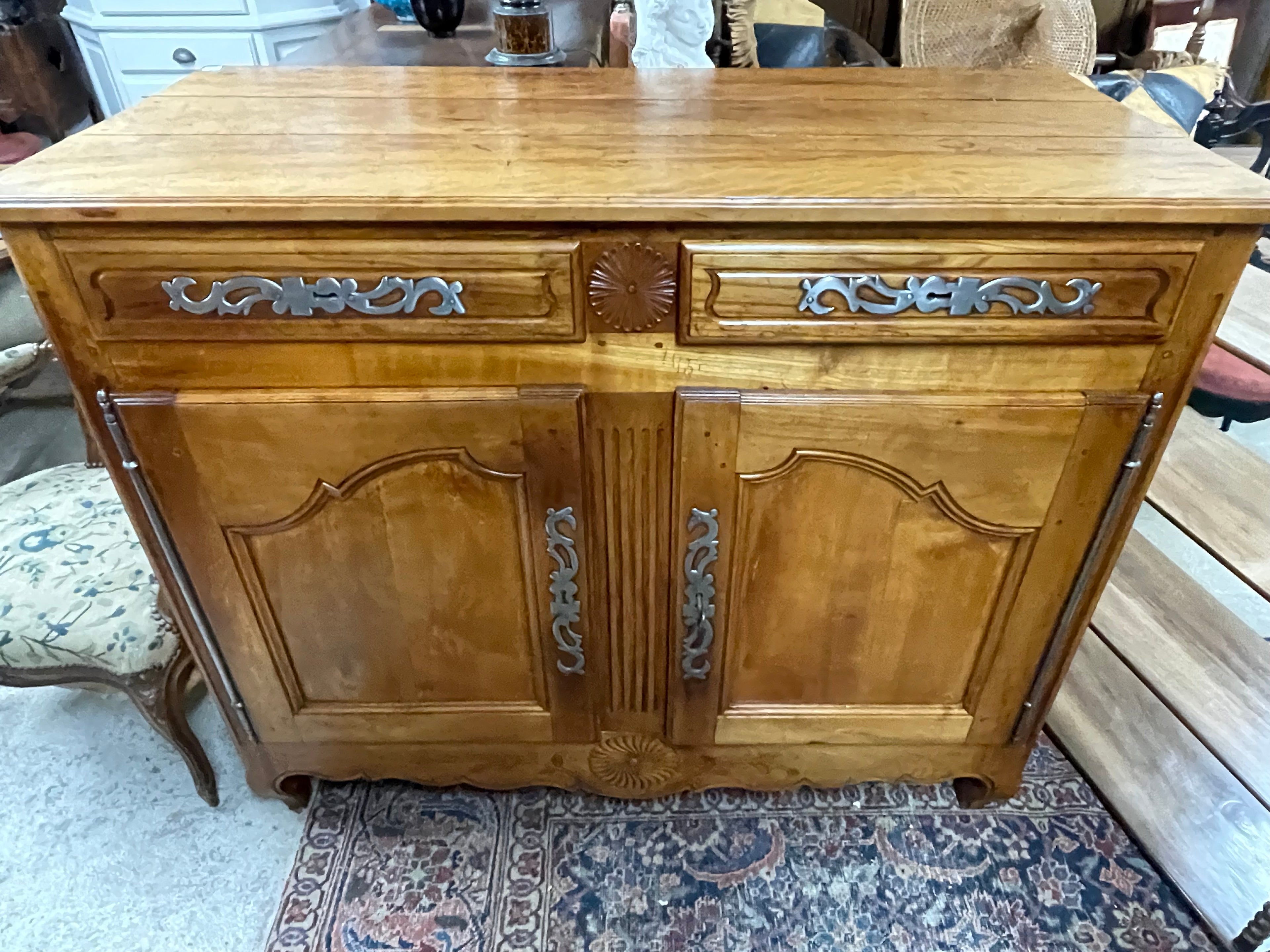 VENDU - Buffet rustique Louis XV en noyer 19ème
