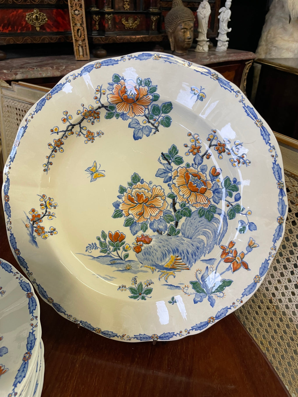 GIEN - SERVICE DE TABLE EN FAÏENCE DE GIEN MODÈLE COQS PIVOINE 71 PIÈCES