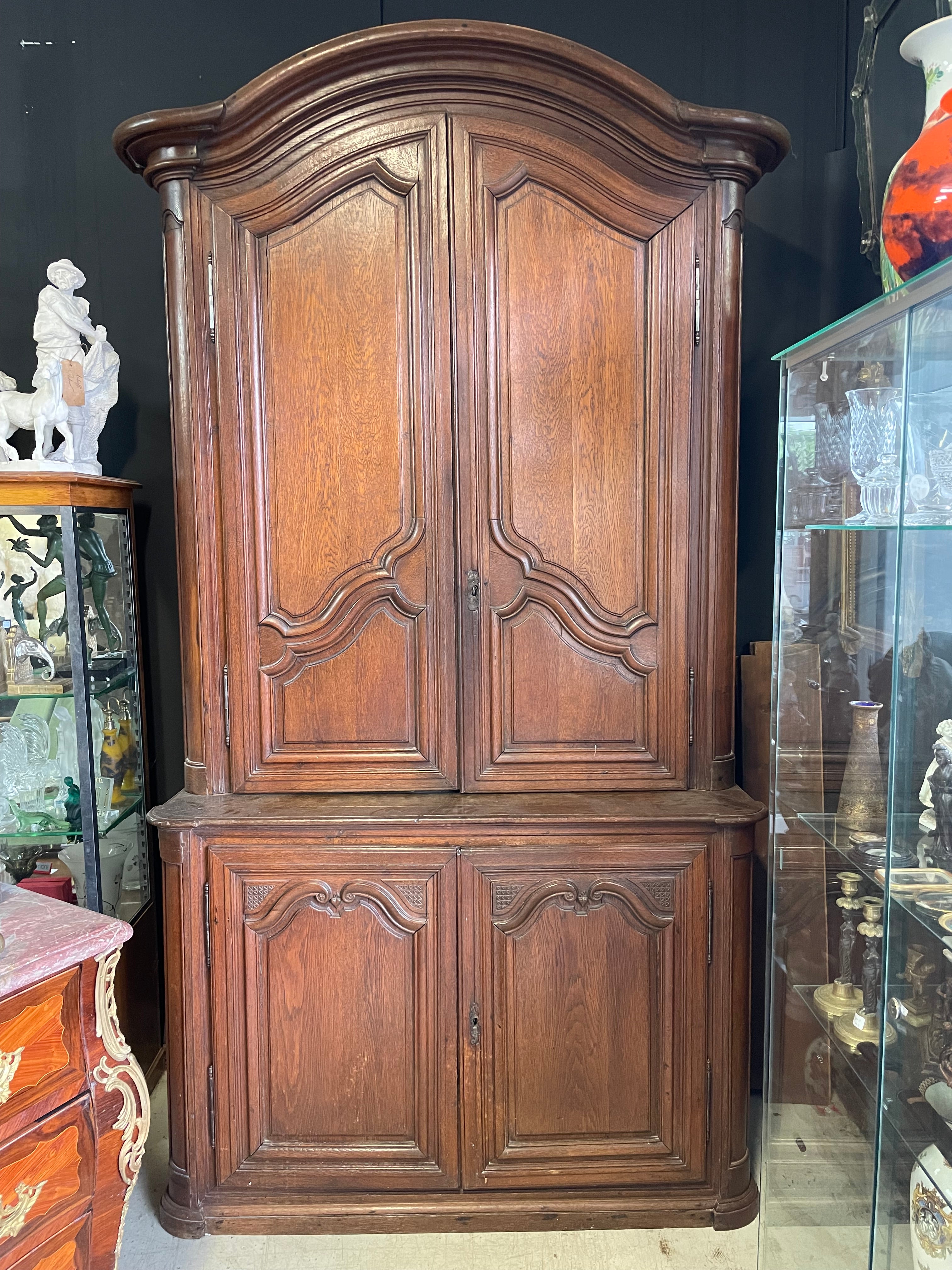 Buffet deux corps de présentation époque régence en chêne