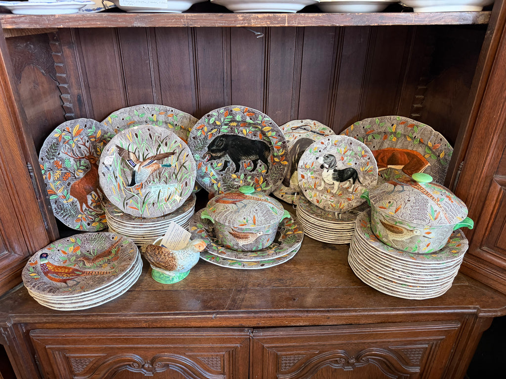 GIEN - MODÈLE RAMBOUILLET - SERVICE DE TABLE EN FAÏENCE DE GIEN DÉCOR DE CHASSE 53 PIÈCES