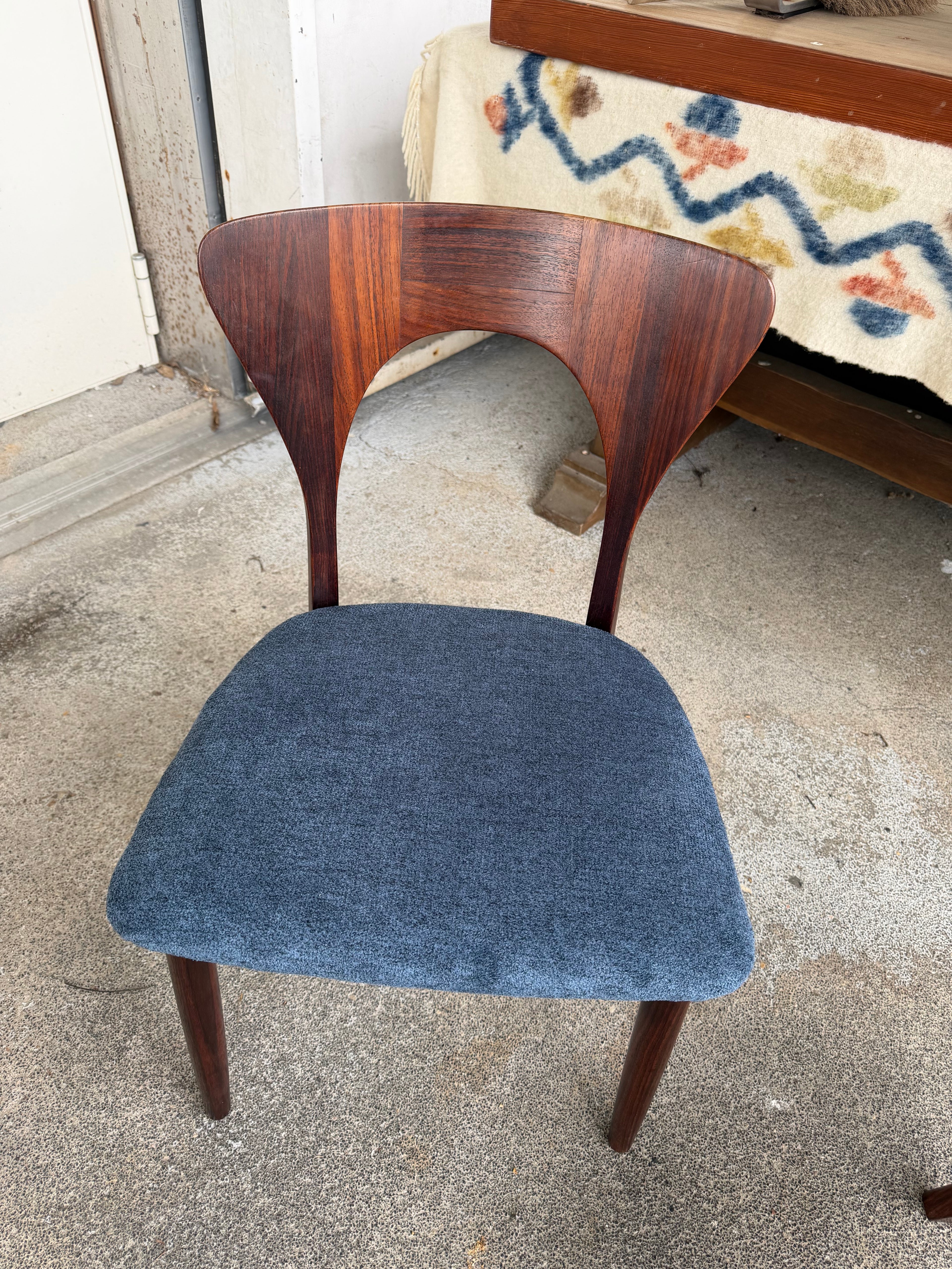 SUITE DE 4 CHAISES EN PALISSANDRE DE RIO PAR NIELS KOEFOEDS CIRCA 1960 DANEMARK