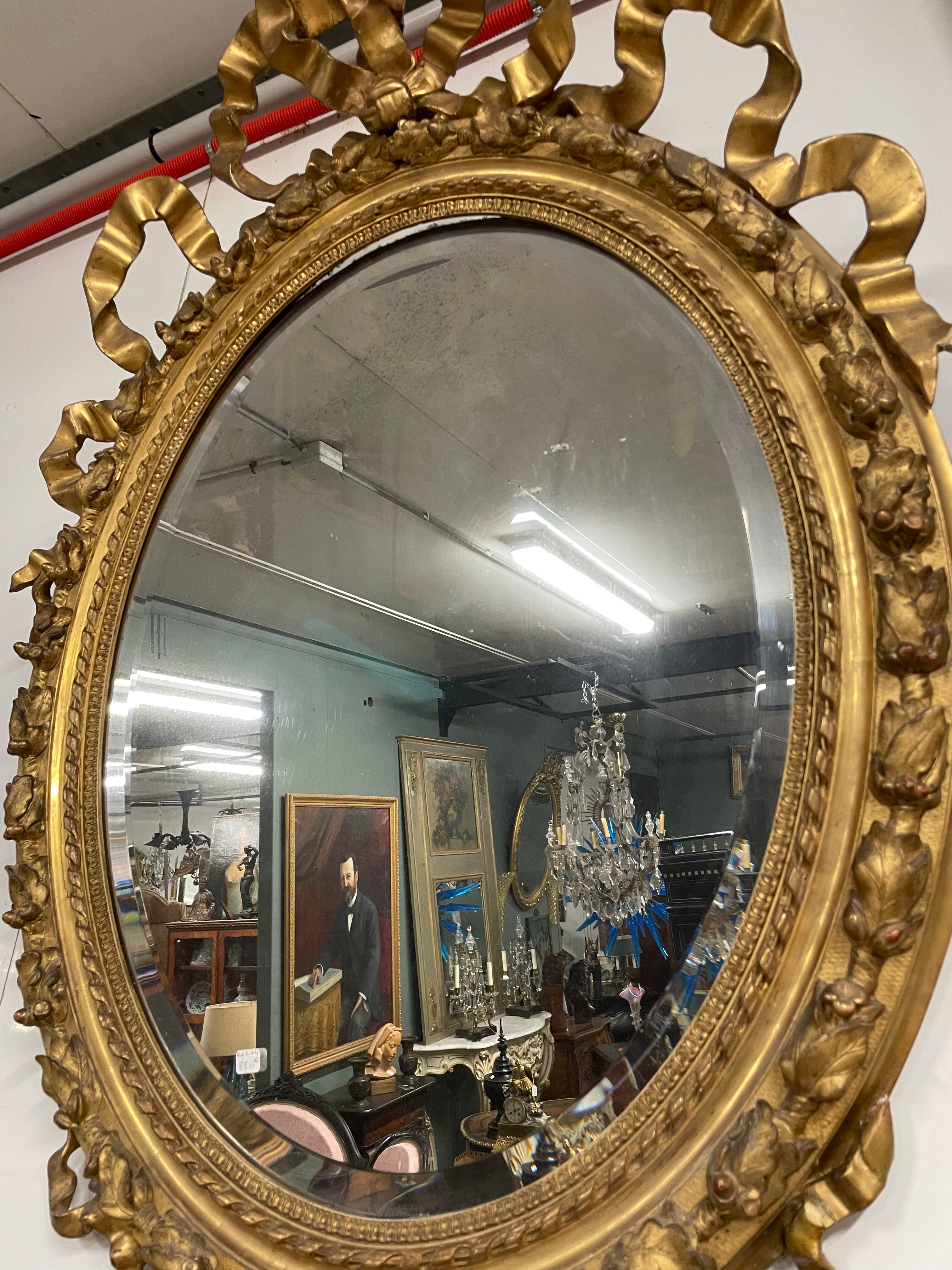 Miroir oval de style Louis XVI époque Napoléon III