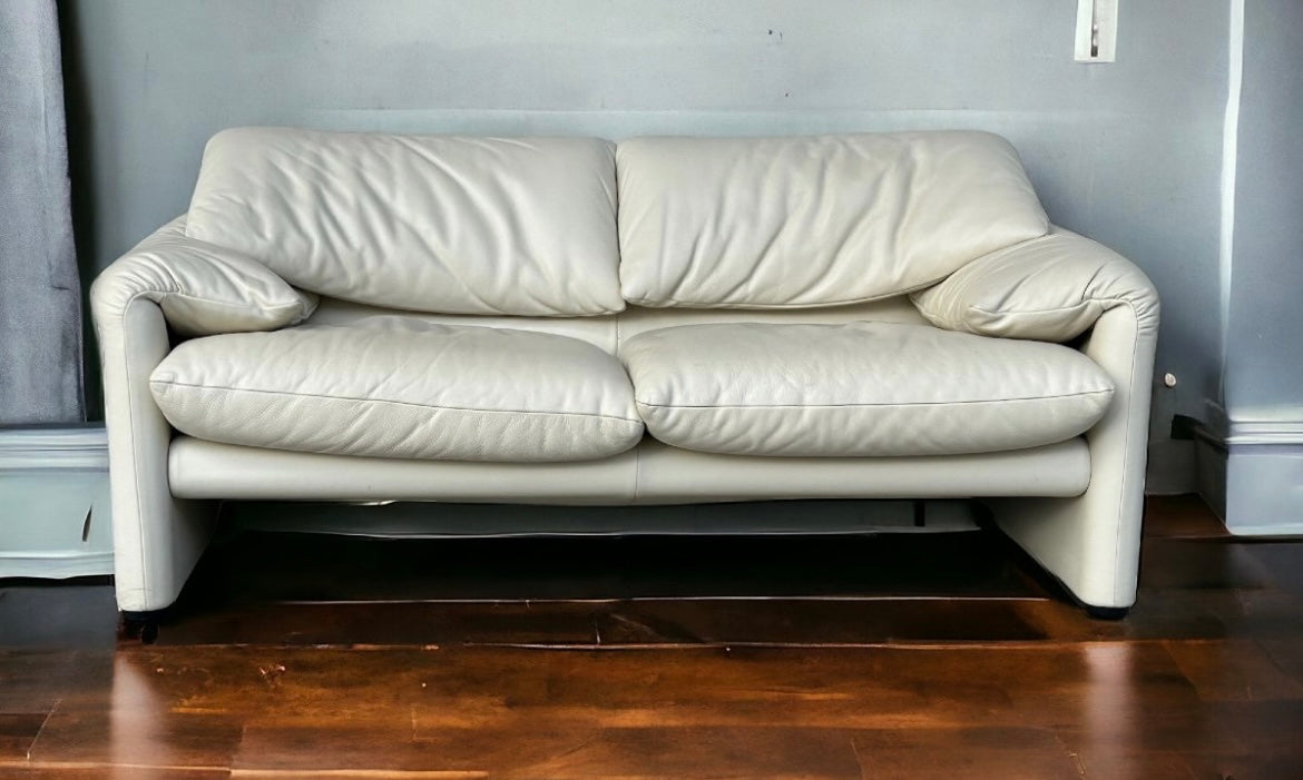 VENDU - Canapé Maralunga par Vico Magistretti pour Cassina Cuir Blanc cassé