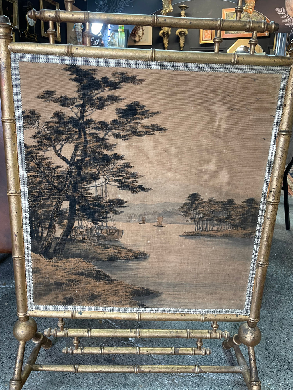 Écran de cheminée / Pare feu en bois doré et soierie fin 19ème