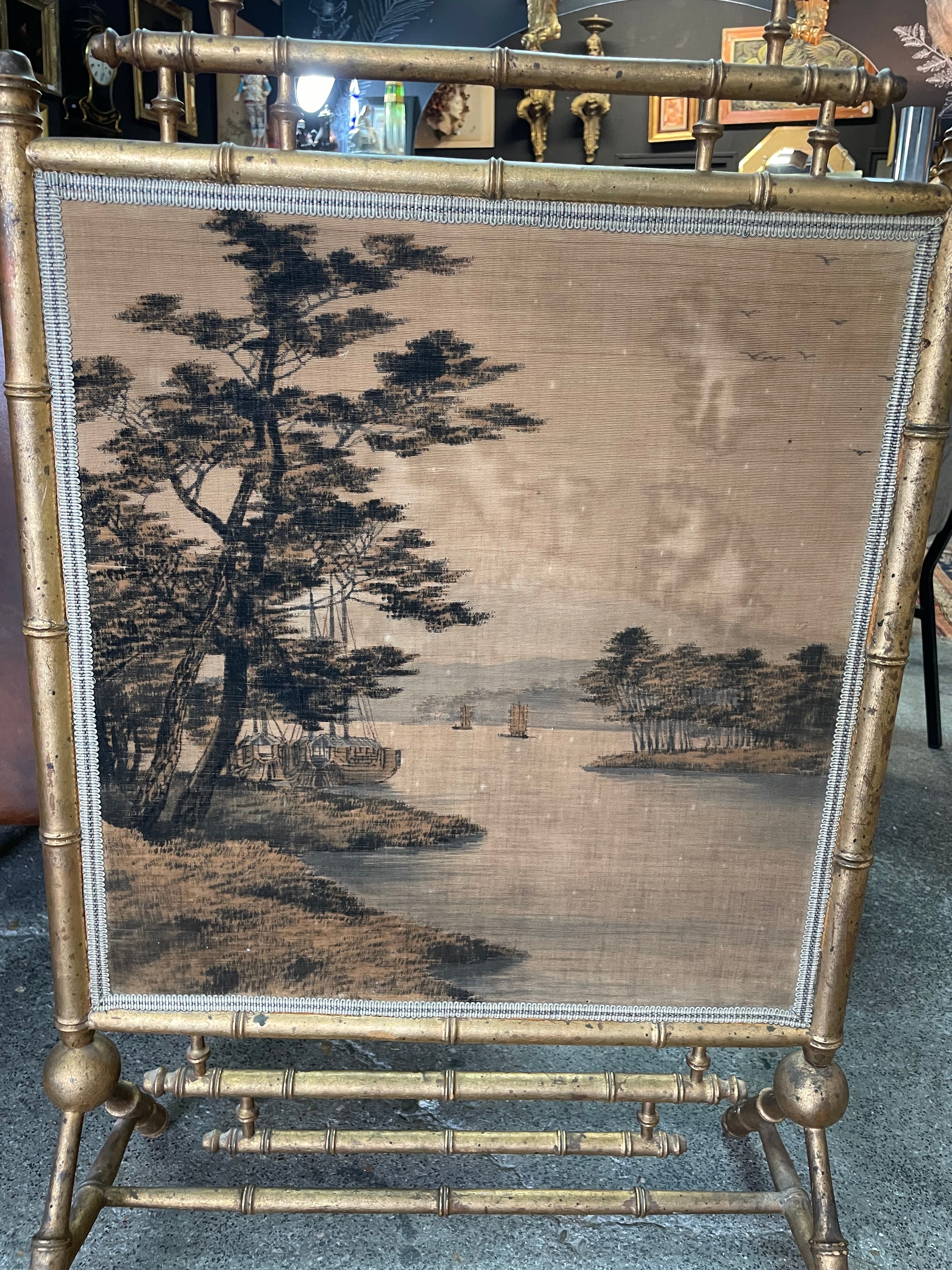 Écran de cheminée / Pare feu en bois doré et soierie fin 19ème