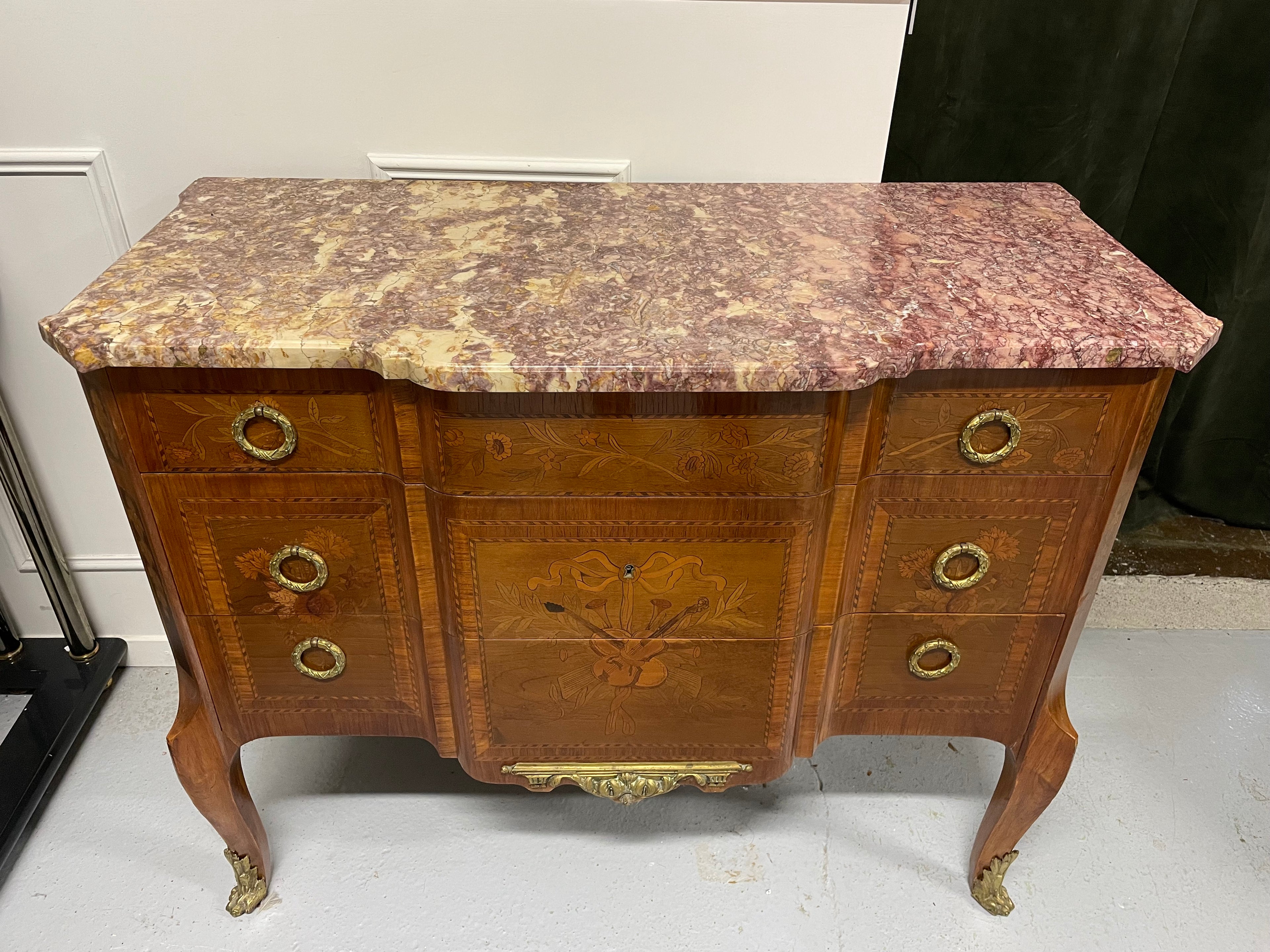 Commode Style Transition En Marqueterie Aux Instruments De Musique