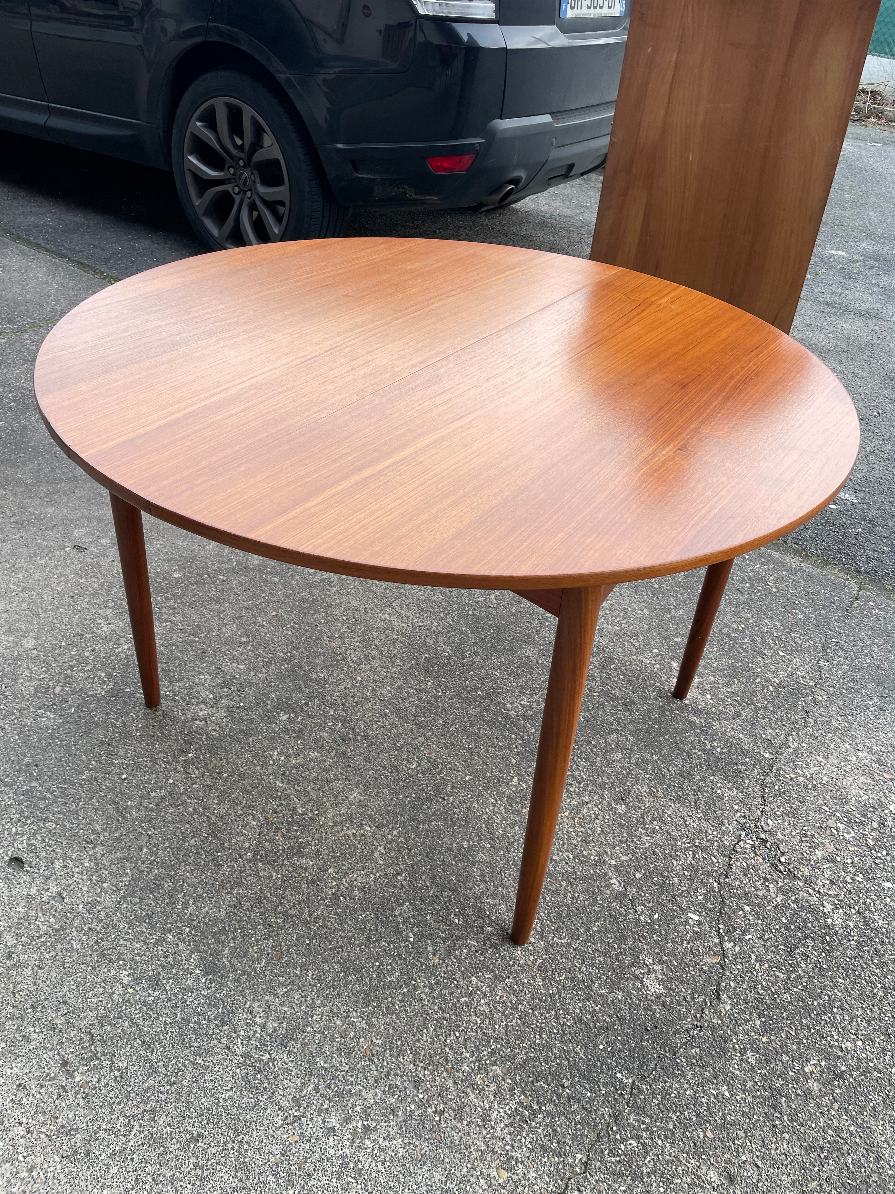 Table ronde extensible en teck danois d’Elsteds Mobelfabrik Agerbaek