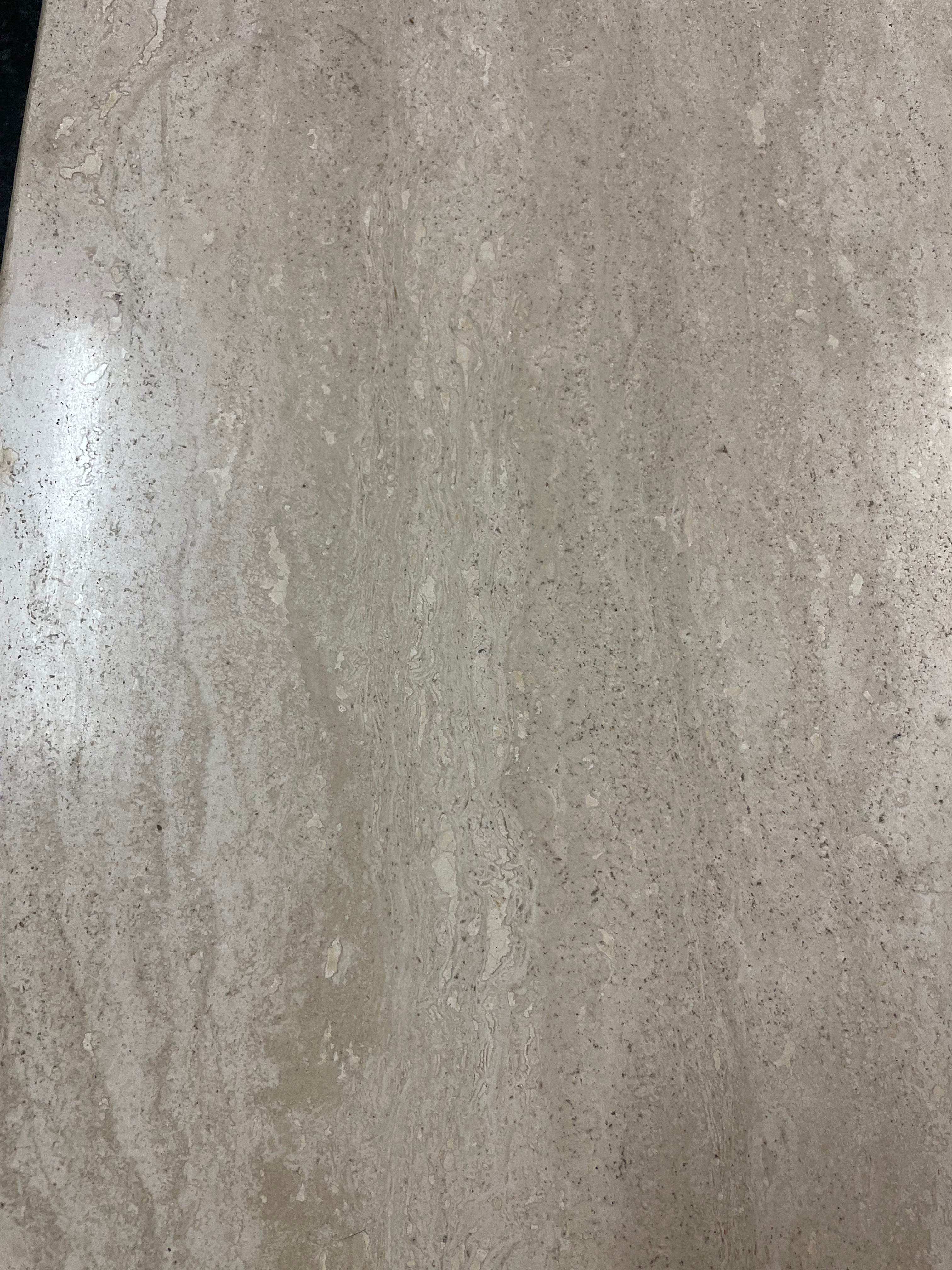 Grande table basse en travertin époque fin XXème