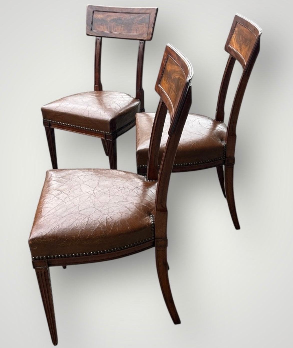 Suite de six chaises à bandeau en acajou de style Directoire