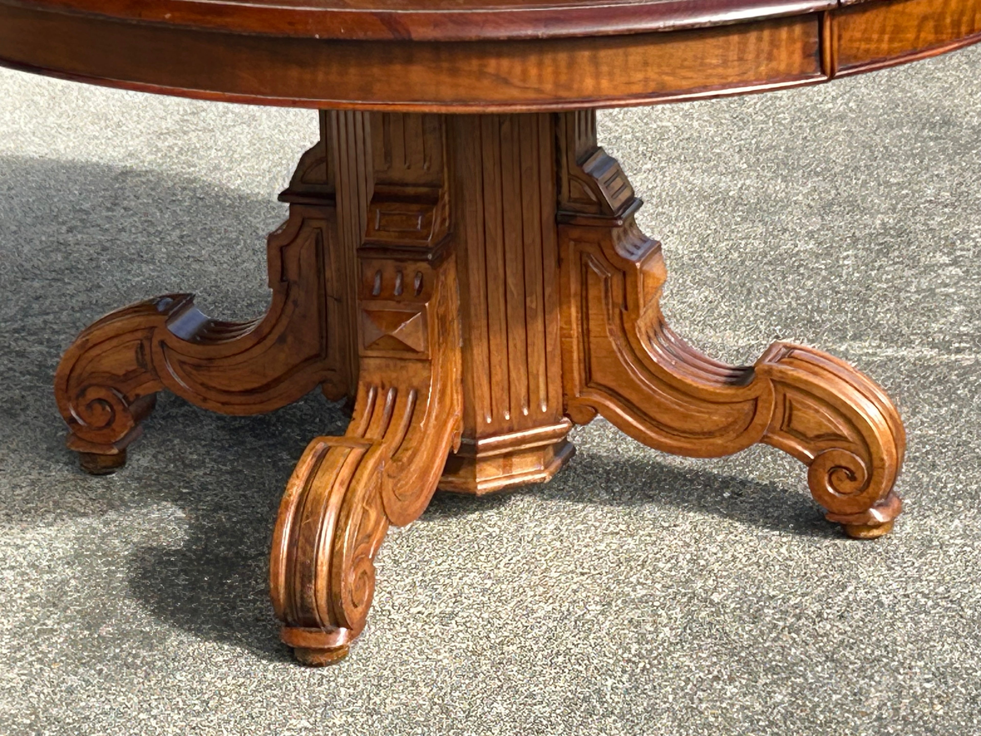 Grande table de salle à manger pied central