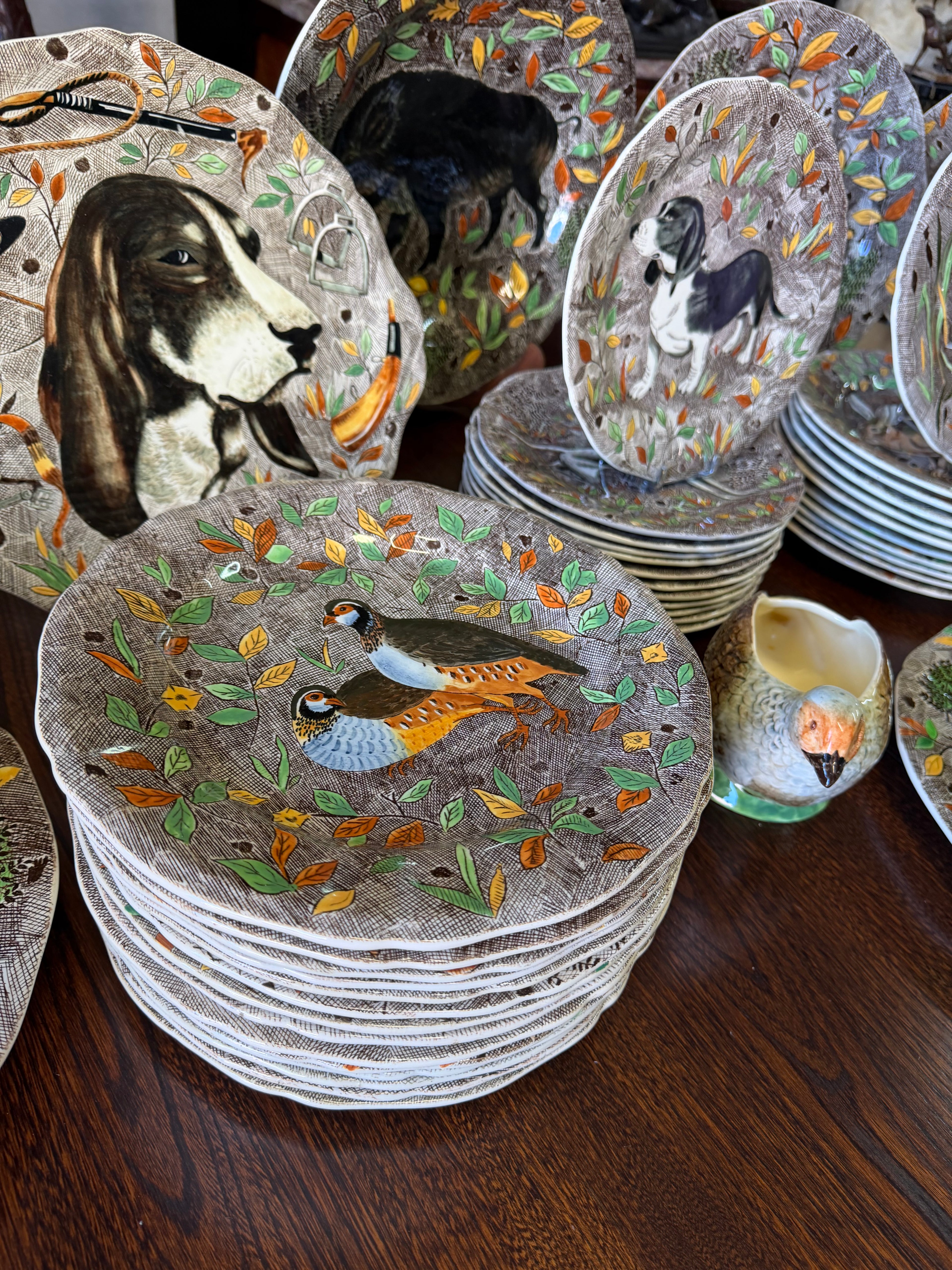 GIEN - MODÈLE RAMBOUILLET - SERVICE DE TABLE EN FAÏENCE DE GIEN DÉCOR DE CHASSE 53 PIÈCES