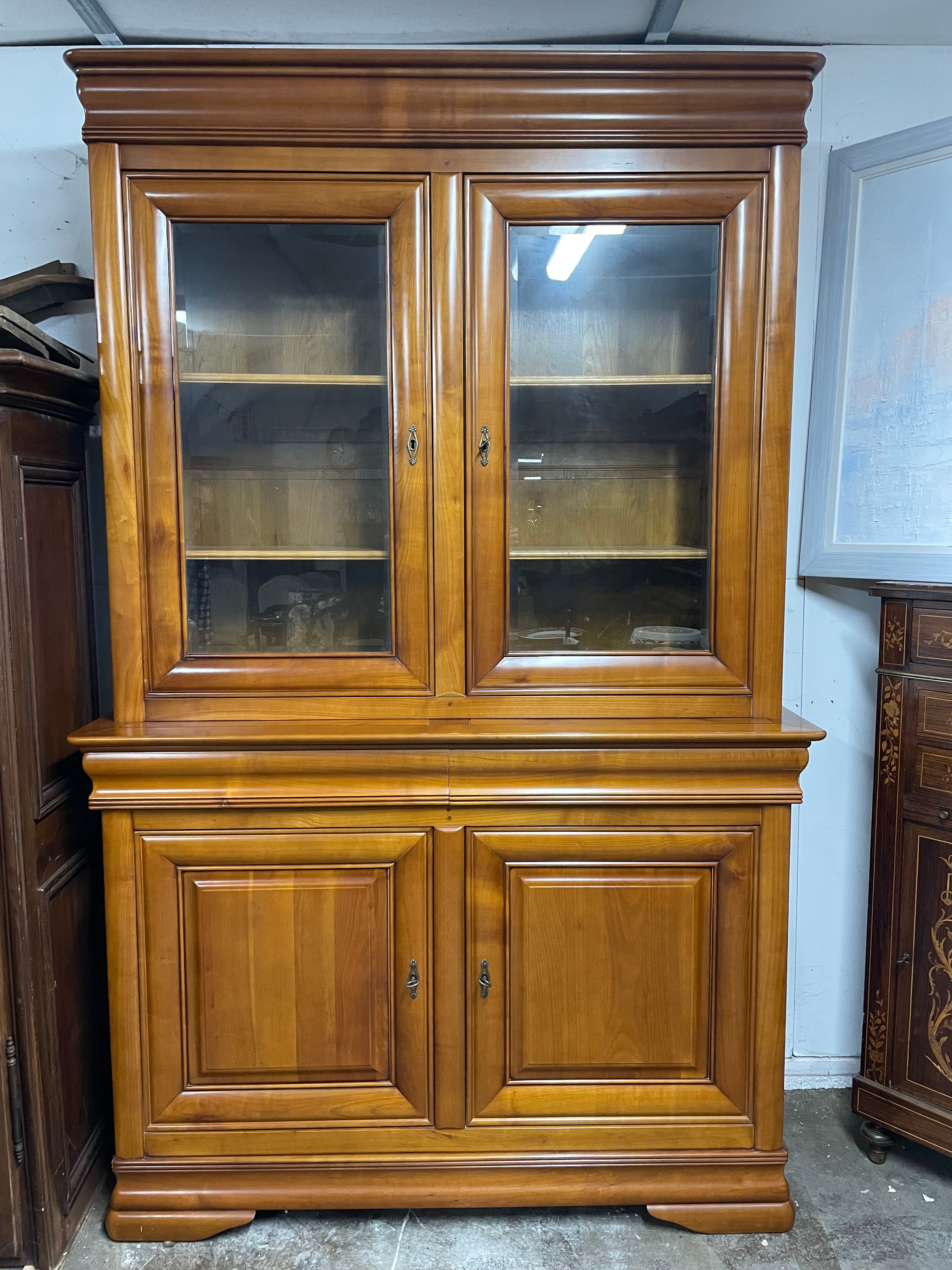 Buffet deux corps Louis Philippe en Merisier