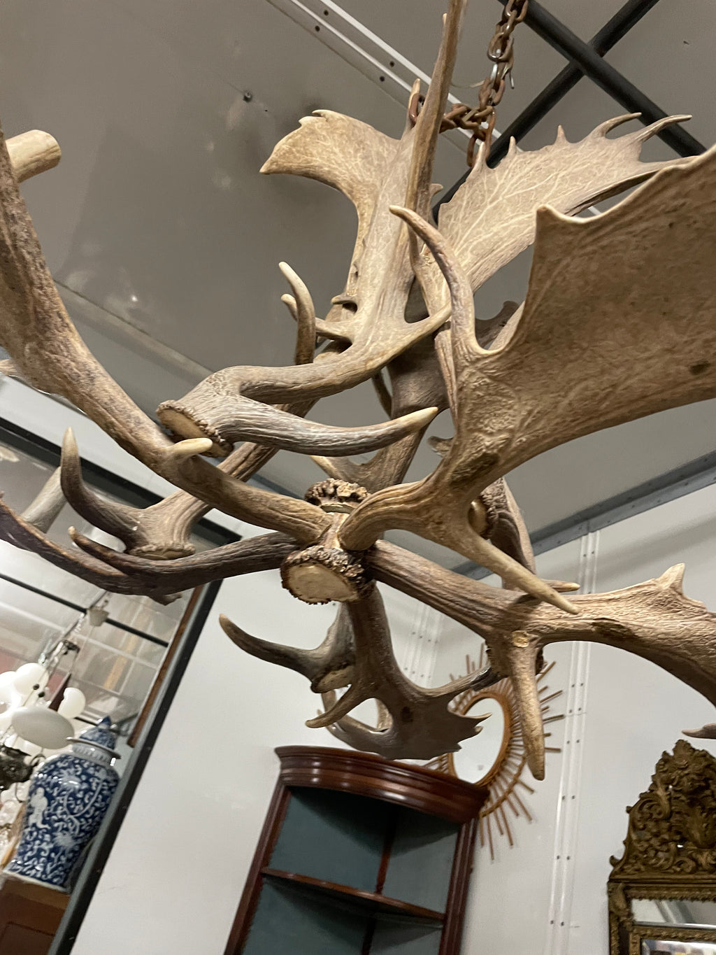 Lustre en bois d’élan