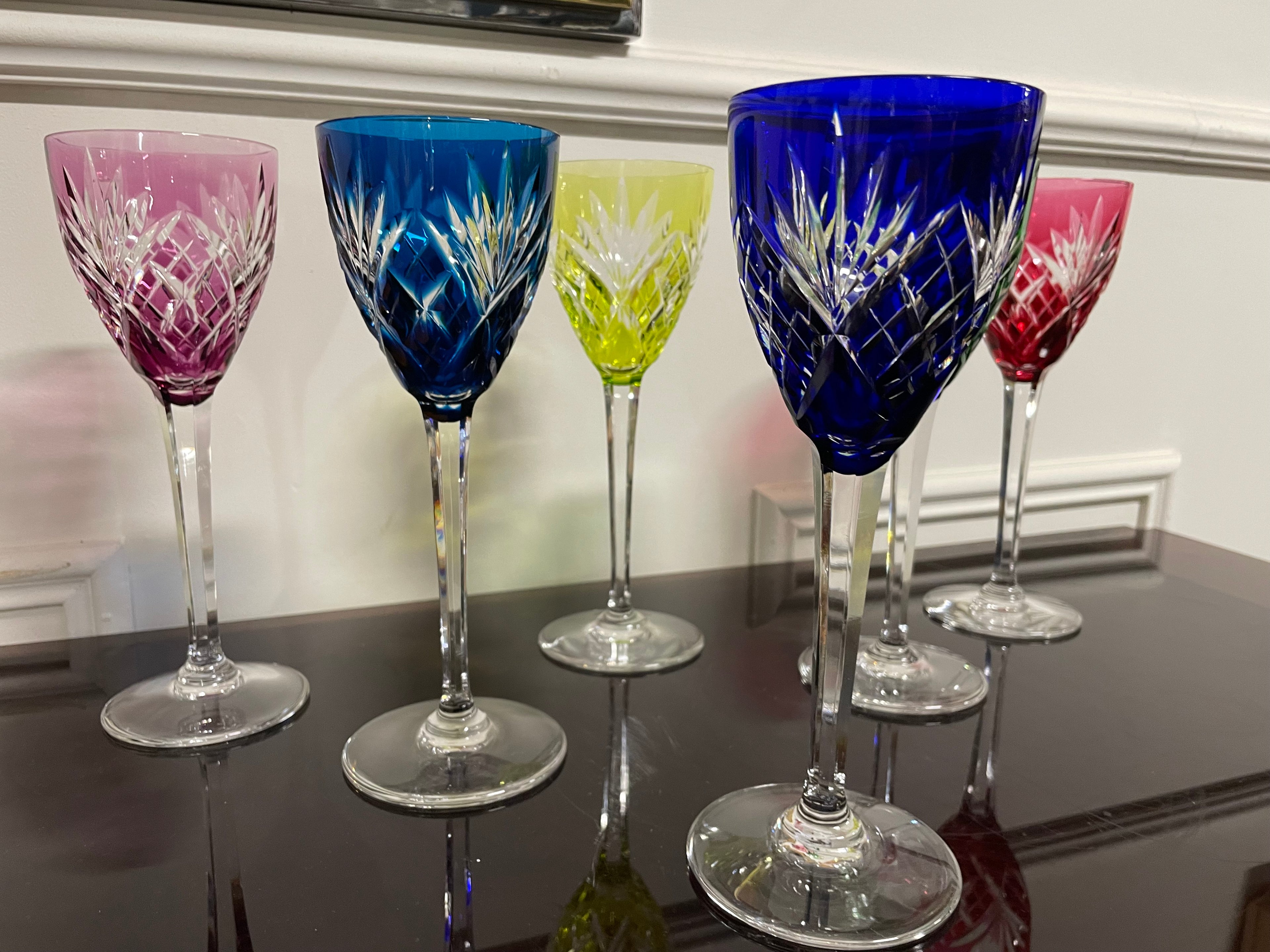 6 VERRES ROEMERS EN CRISTAL DE COULEUR SAINT LOUIS MODÈLE CHANTILLY H: 21,5