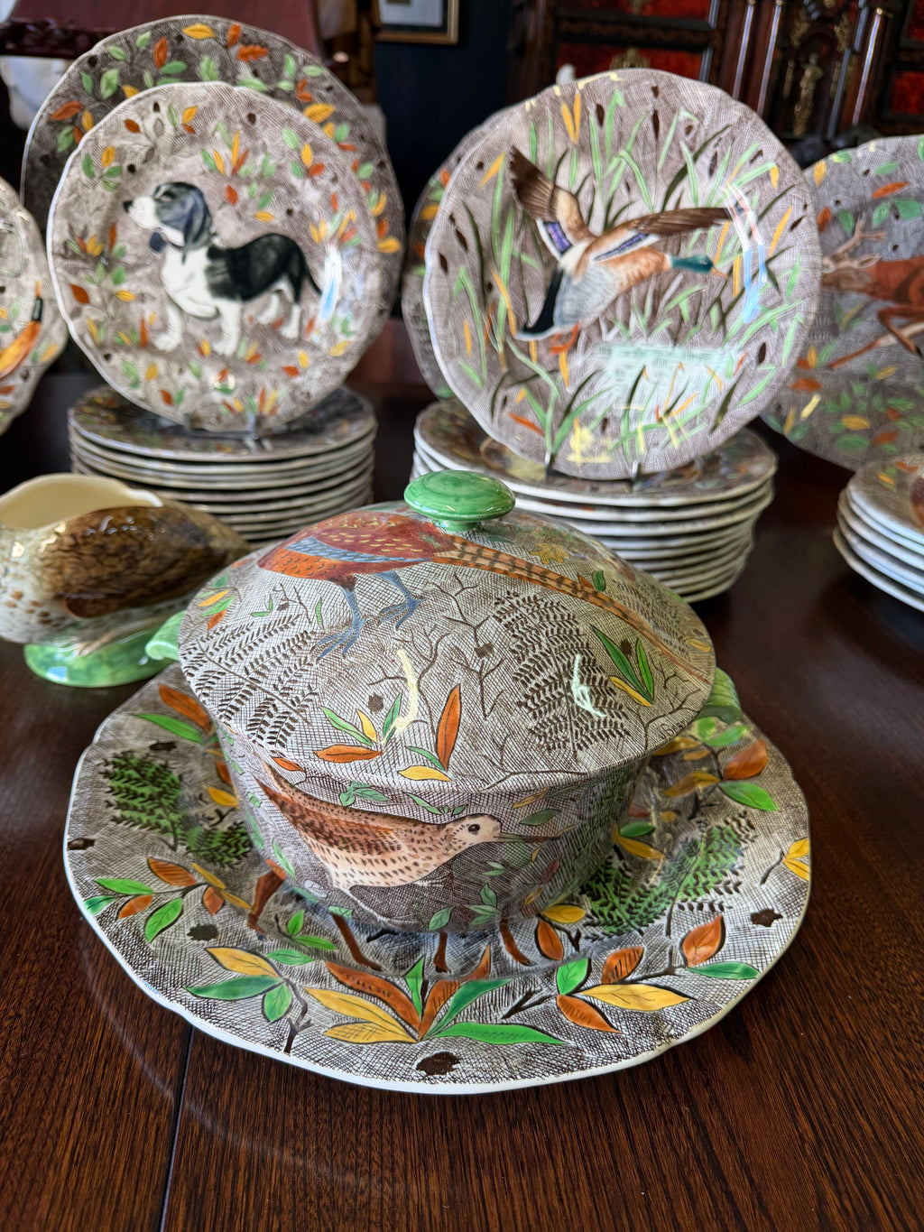 GIEN - MODÈLE RAMBOUILLET - SERVICE DE TABLE EN FAÏENCE DE GIEN DÉCOR DE CHASSE 53 PIÈCES